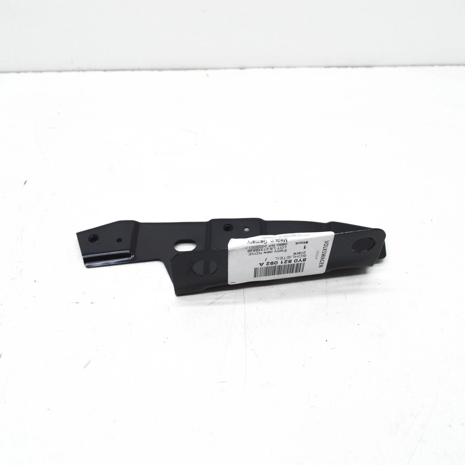 NEW AUDI A3 LIMOUSINE 8Y FRONT RIGHT FENDER HOLDER 8Y0821092A ORIGINAL