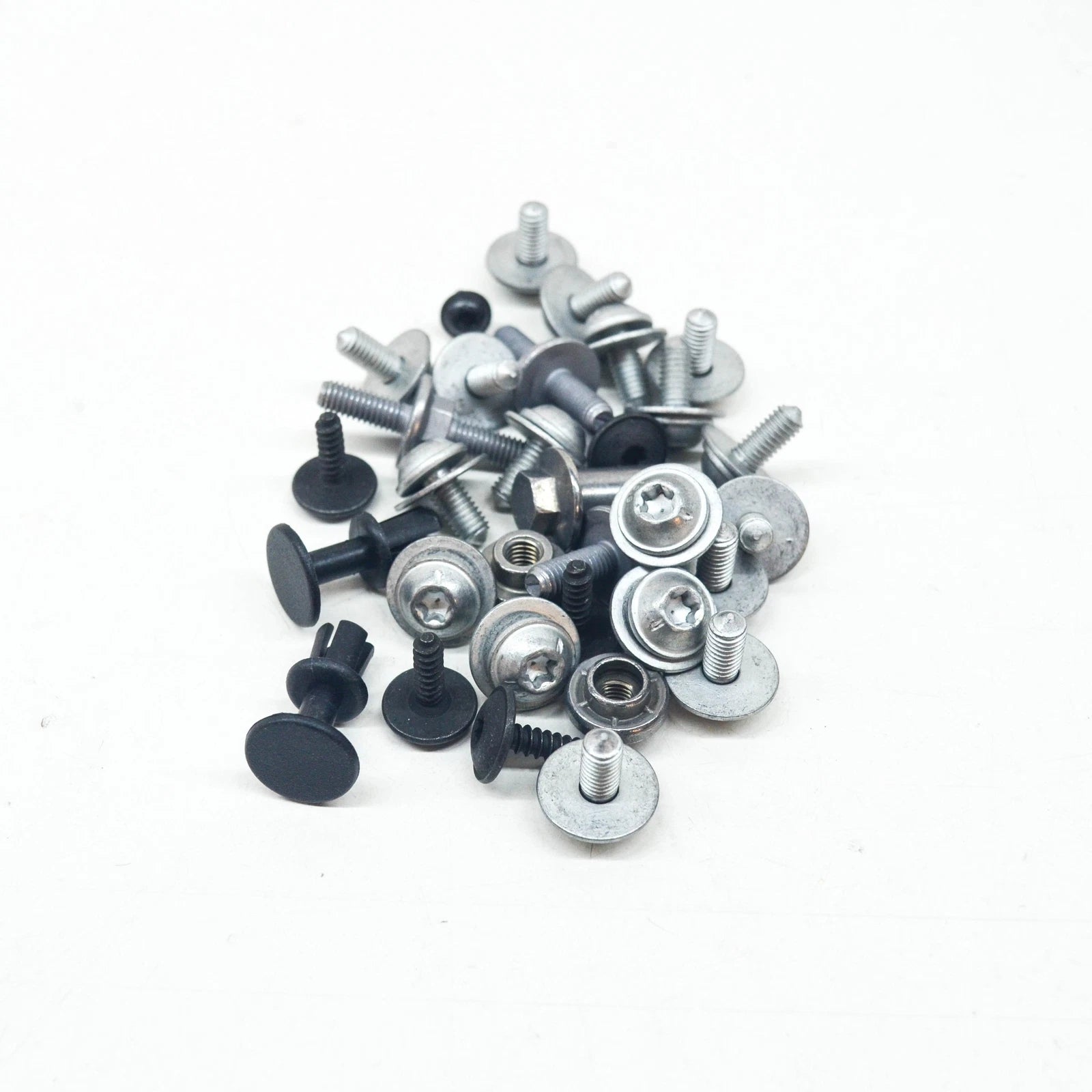 NEW AUDI Q7 4M FRONT LEFT FENDER MOUNT KIT HARDWARE V04017001G