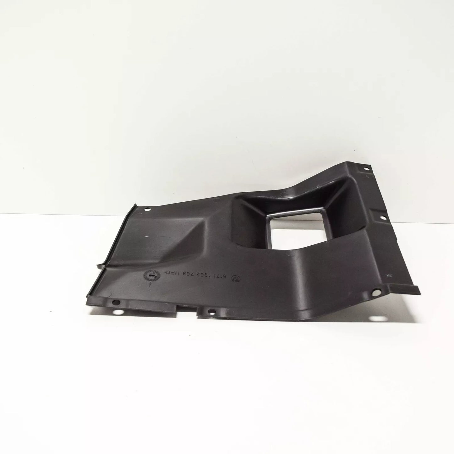 NEW BMW 3 E30 RIGHT LOWER FENDER LINER AIR DUCT 51711962768 ORIGINAL