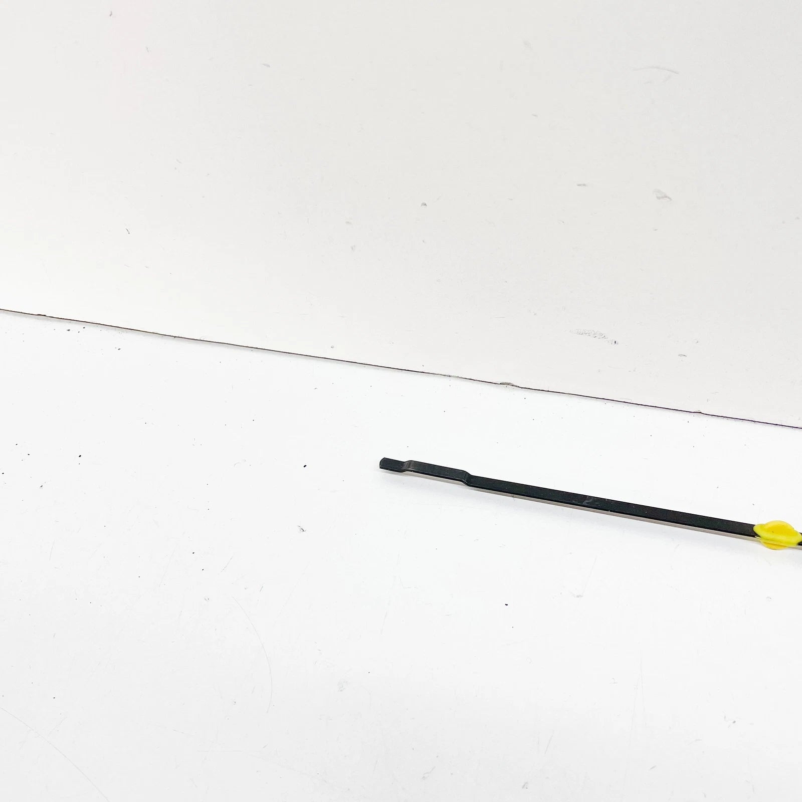 NEW AUDI A4 8E B7 OIL DIPSTICK 06B115611M ORIGINAL