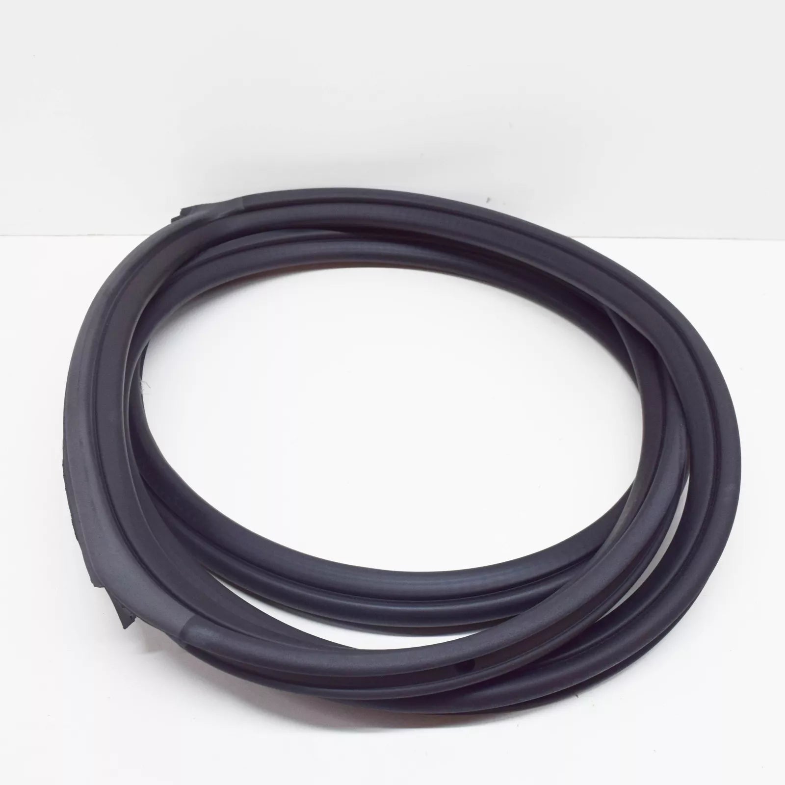 NEW BMW 1 E81 FRONT RIGHT DOOR WEATHERSTRIP SEAL 51767054028 7054028 ORIGINAL