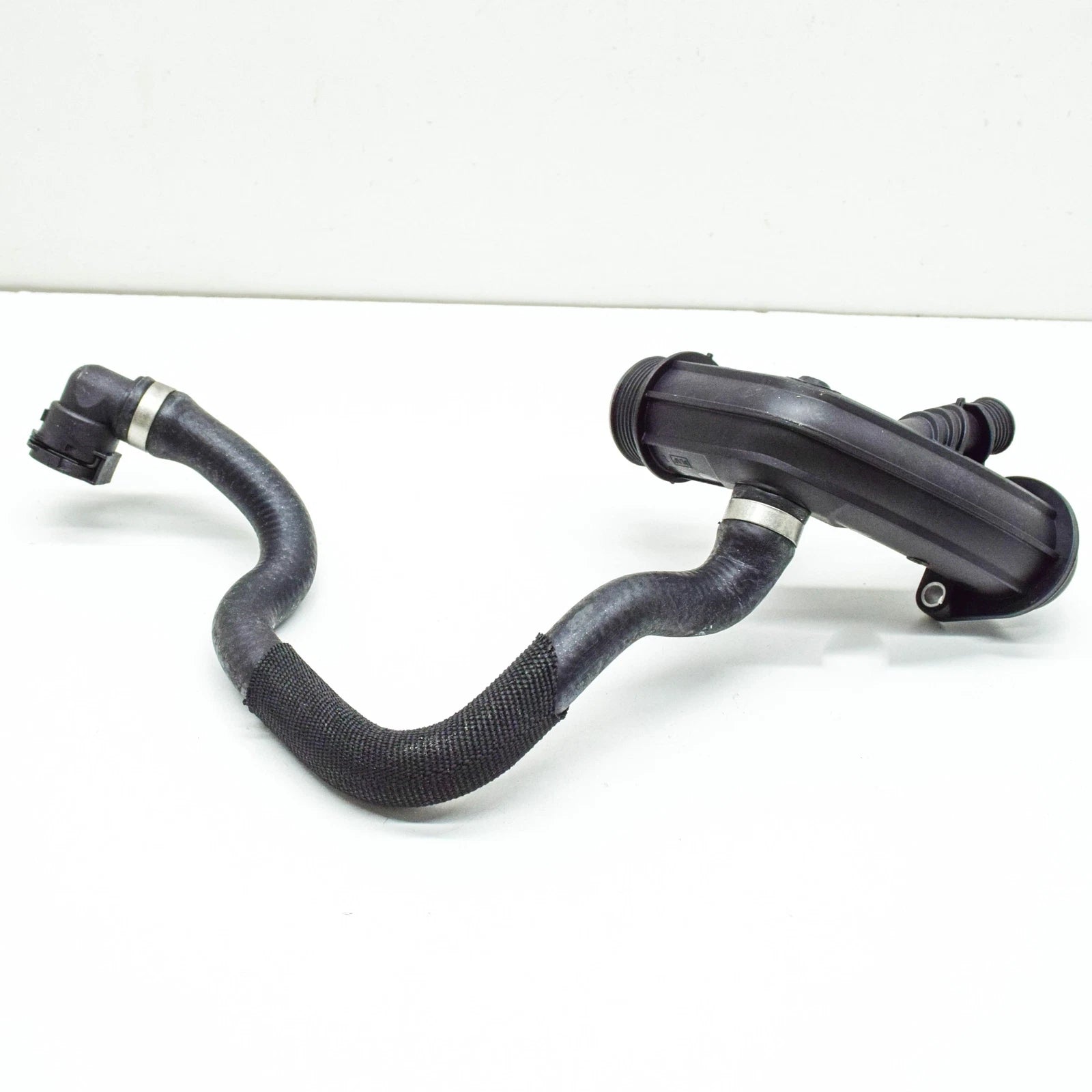 NEW BMW 5 G30 LINE COOLANT PUMP HEAT EXCHANGER 17127507147 ORIGINAL