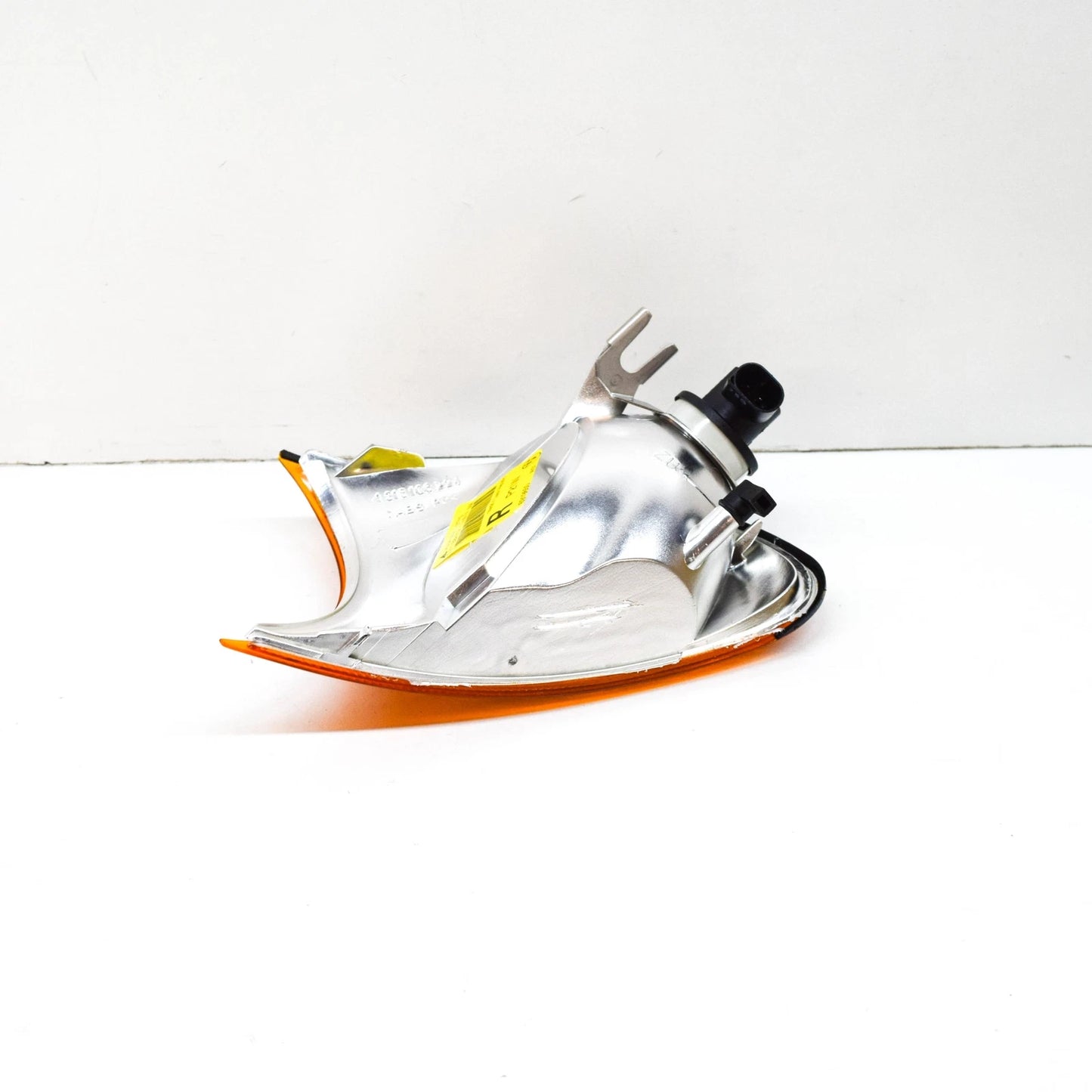 NEW BMW 3 E46 FRONT RIGHT TURN INDICATOR LIGHT 63136919650 6919650 2003 ORIGINAL