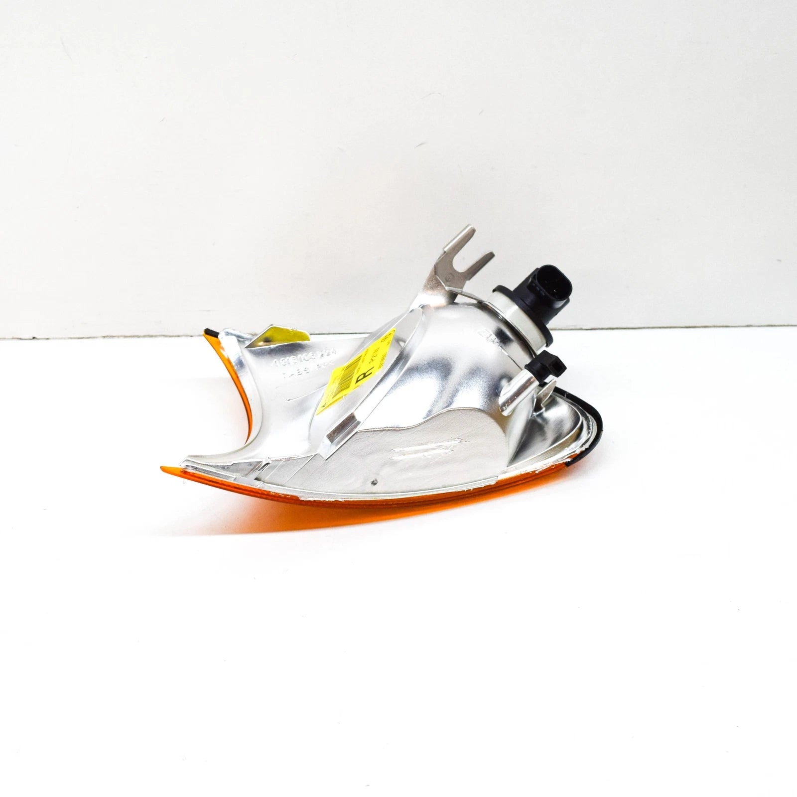 NEW BMW 3 E46 FRONT RIGHT TURN INDICATOR LIGHT 63136919650 6919650 2003 ORIGINAL