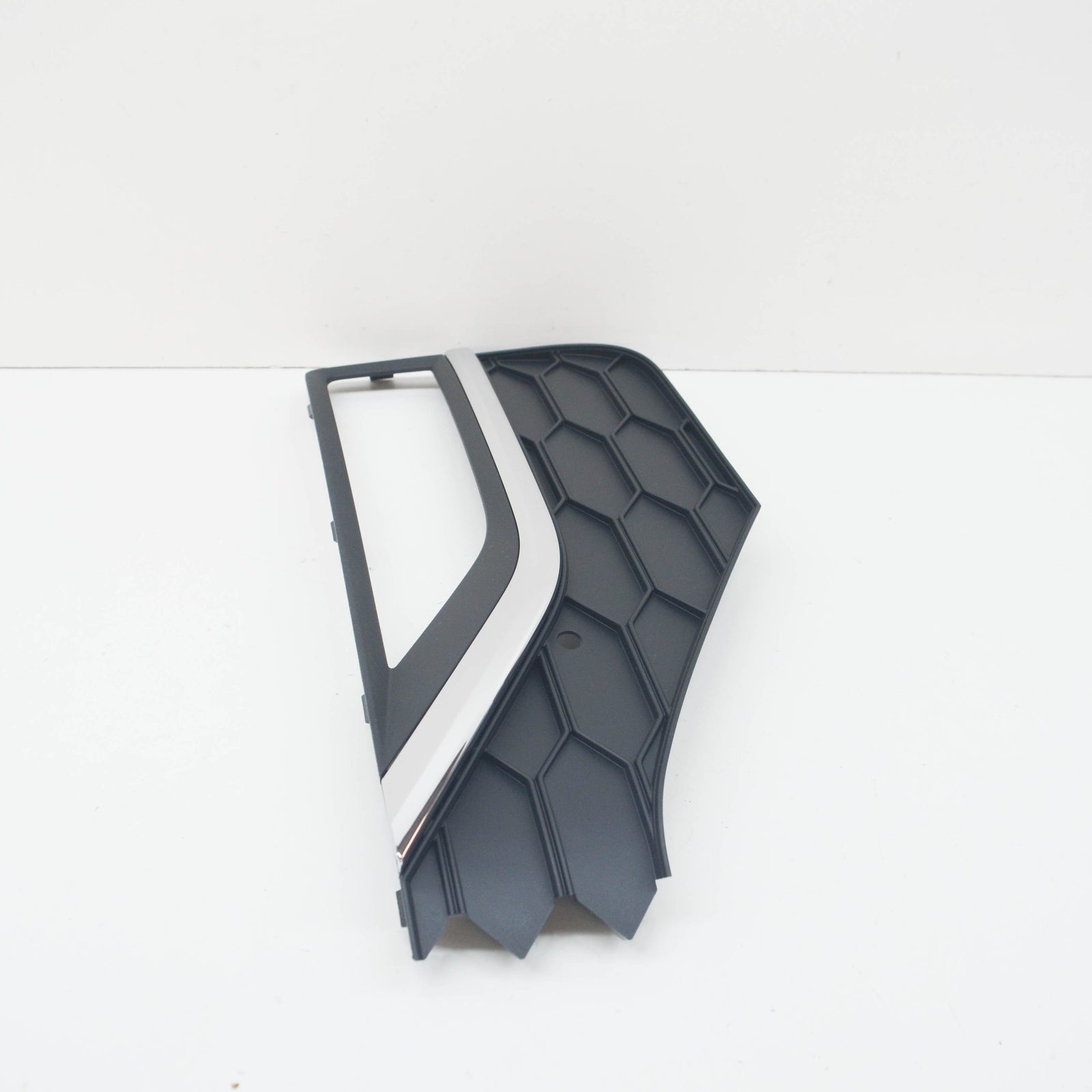 NEW VW AMAROK FRONT BUMPER LEFT FOG LIGHT GRILLE COVER 2H6807489FRYP ORIGINAL