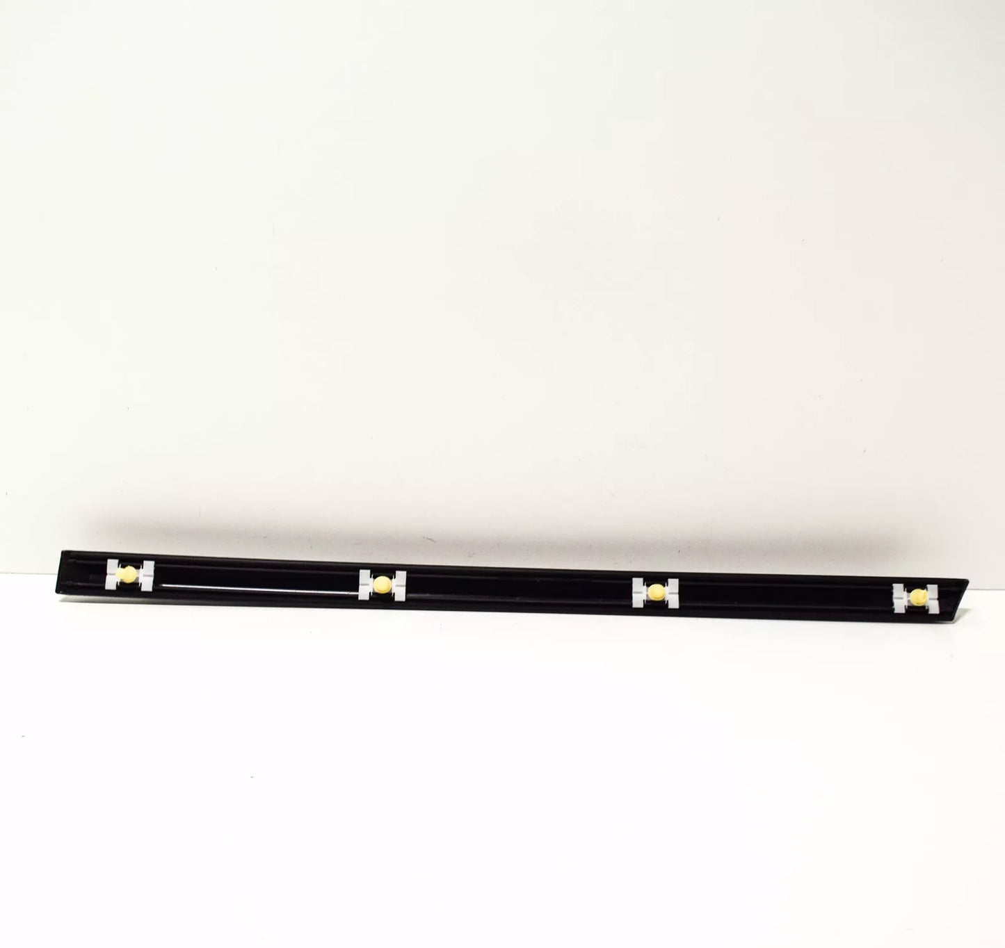 NEW BMW 3 E30 REAR RIGHT DOOR MOLDING TRIM 51131960734 1960734 ORIGINAL