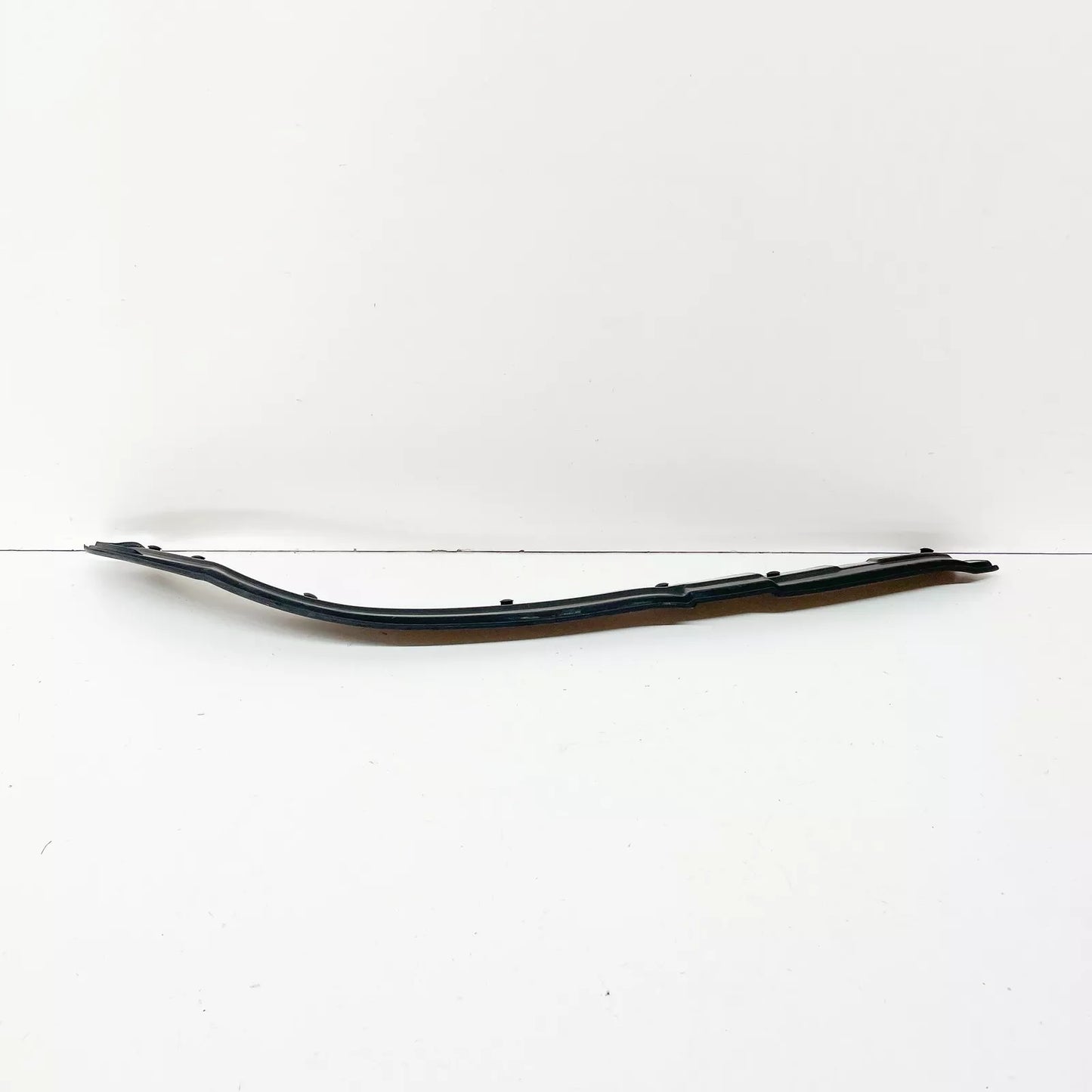 NEW MERCEDES-BENZ C W203 FRONT RIGHT DOOR SEALING FRAME A2037201678