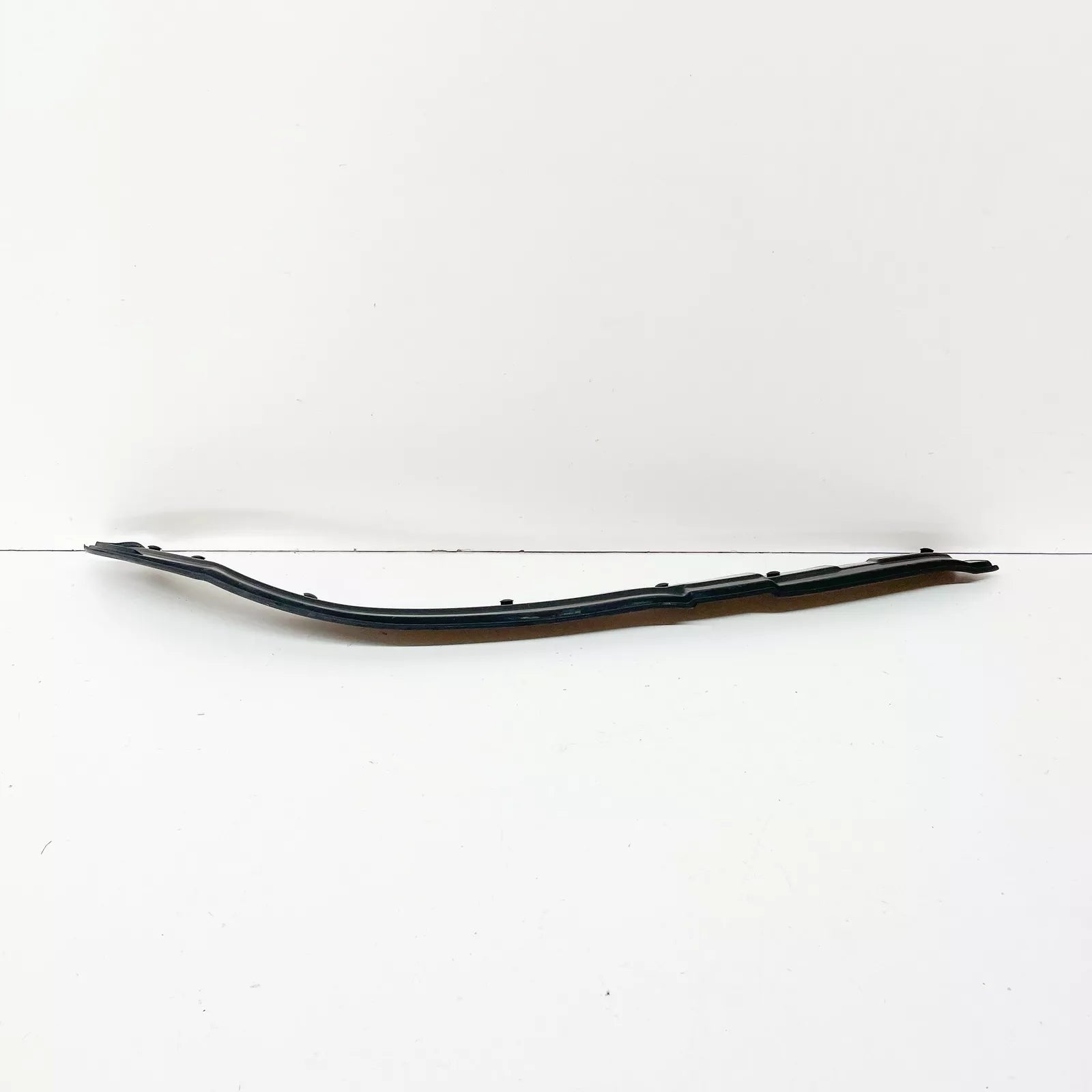 NEW MERCEDES-BENZ C W203 FRONT RIGHT DOOR SEALING FRAME A2037201678