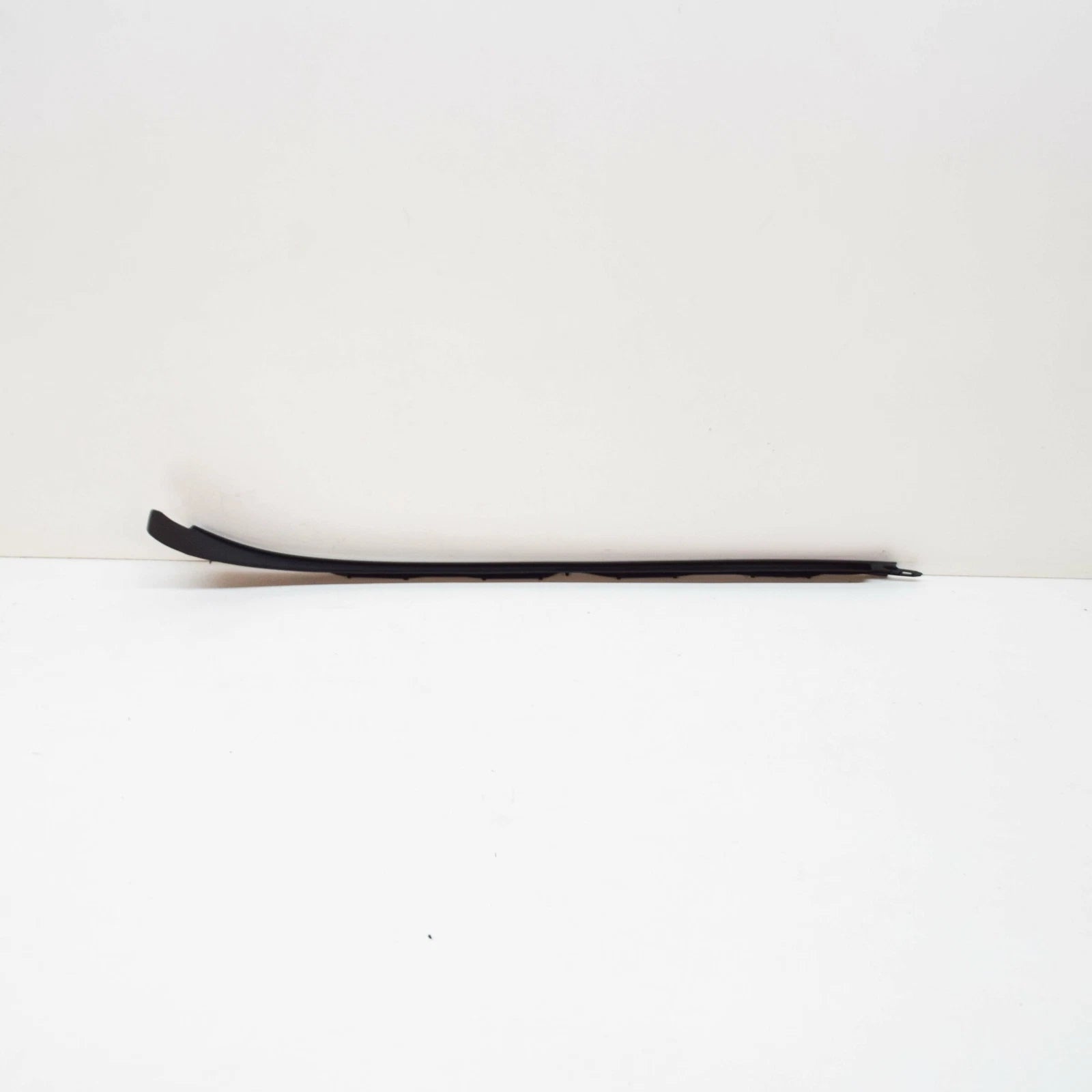 NEW MB A W177 FRONT WINDSHIELD RIGHT SIDE WATER DEFLECTOR A1776903000