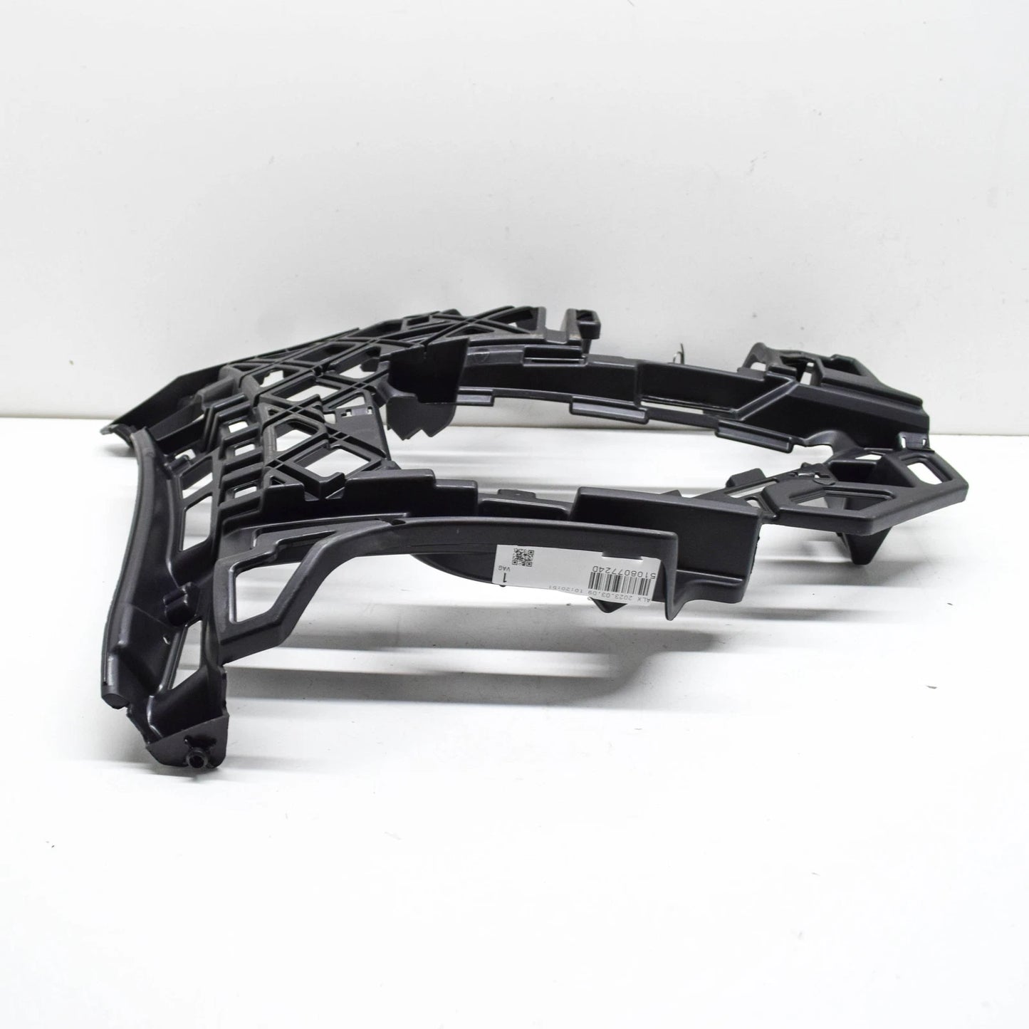 NEW VOLKSWAGEN GOLF SPORTSVAN AM1 FRONT RIGHT BUMPER BRACKET 510807724D ORIGINAL