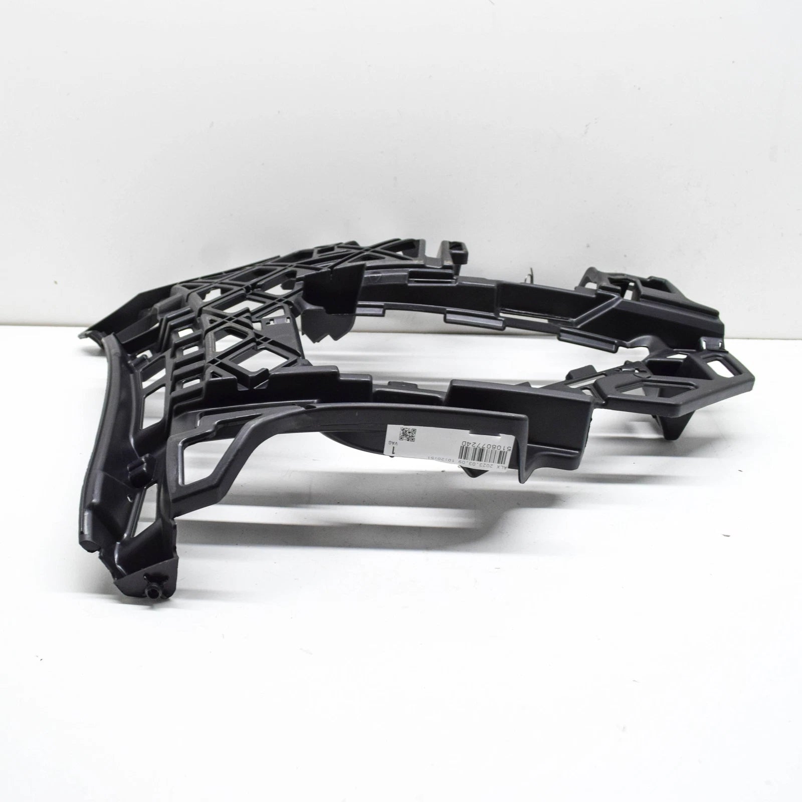 NEW VOLKSWAGEN GOLF SPORTSVAN AM1 FRONT RIGHT BUMPER BRACKET 510807724D ORIGINAL