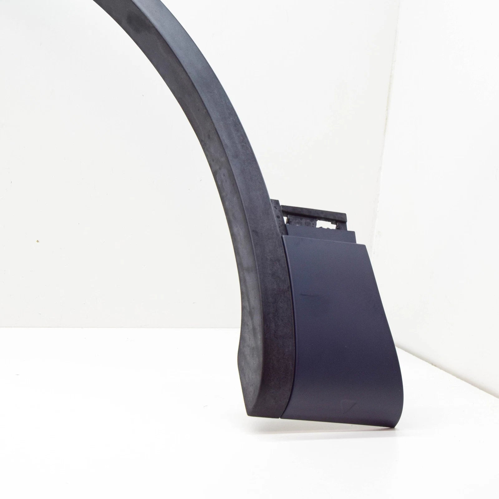 NEW VW TOUAREG 7P FRONT LEFT FENDER WHEEL COVER MOLDING 7P6853717GGRU ORIGINAL