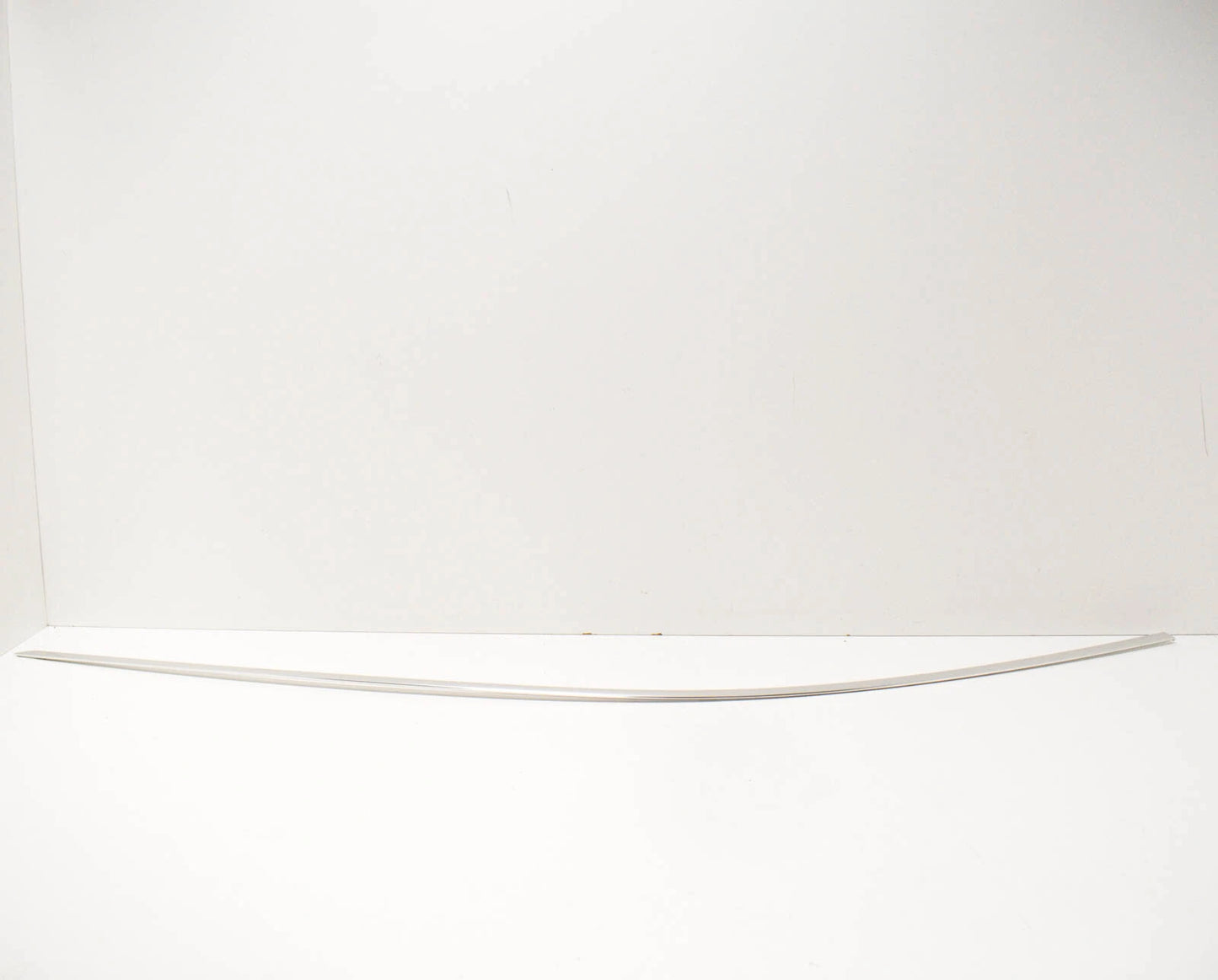 NEW AUDI A3 8V FRONT RIGHT CHROME DOOR REVEAL MOULDING 8V58376442ZZ