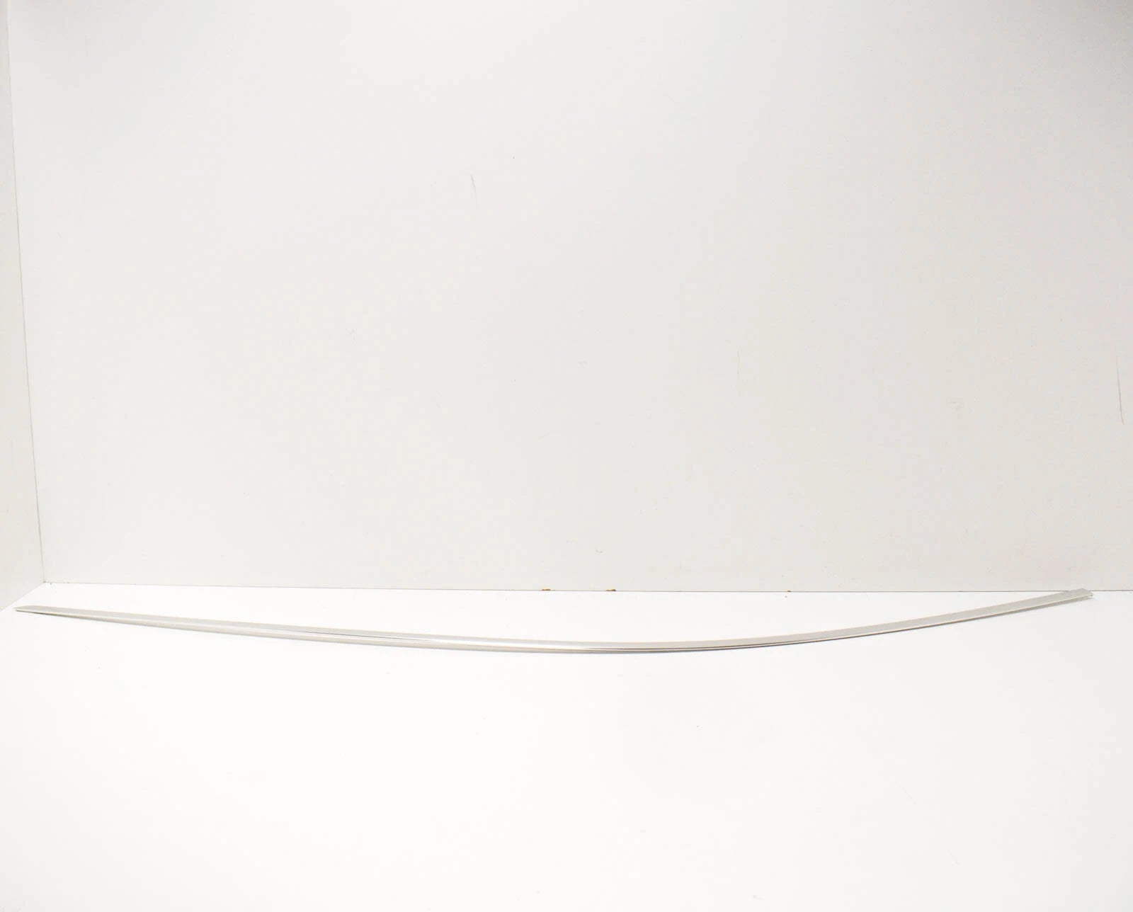 NEW AUDI A3 8V FRONT RIGHT CHROME DOOR REVEAL MOULDING 8V58376442ZZ