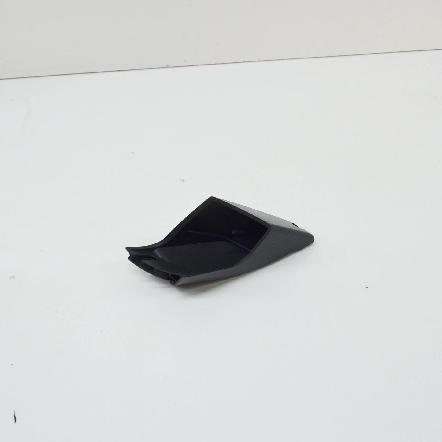 NEW BMW Z4 E85 FRONT RIGHT SEAT BELT DEFLECTOR 52107163128 7163128 ORIGINAL