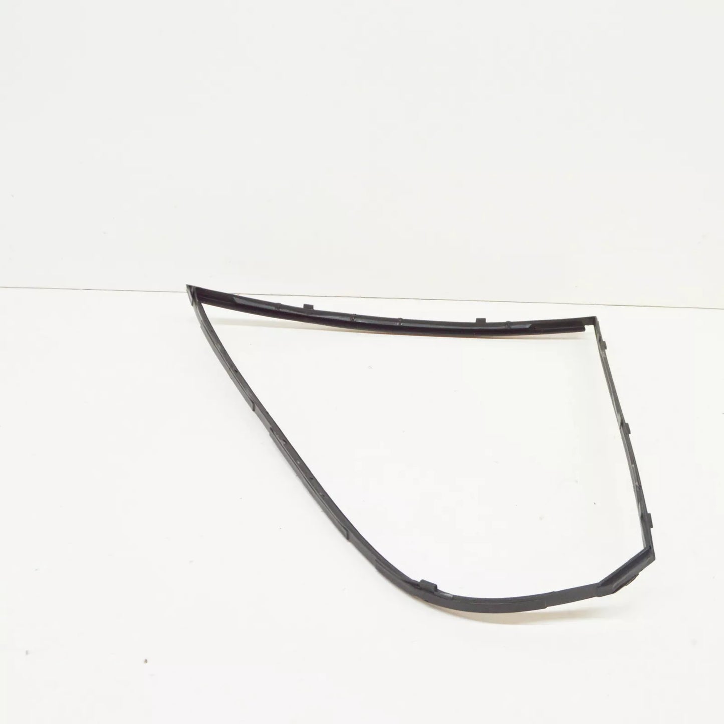 NEW BMW 5 E39 REAR LEFT DOOR QUARTER WINDOW FRAME 51348186183 8186183 ORIGINAL
