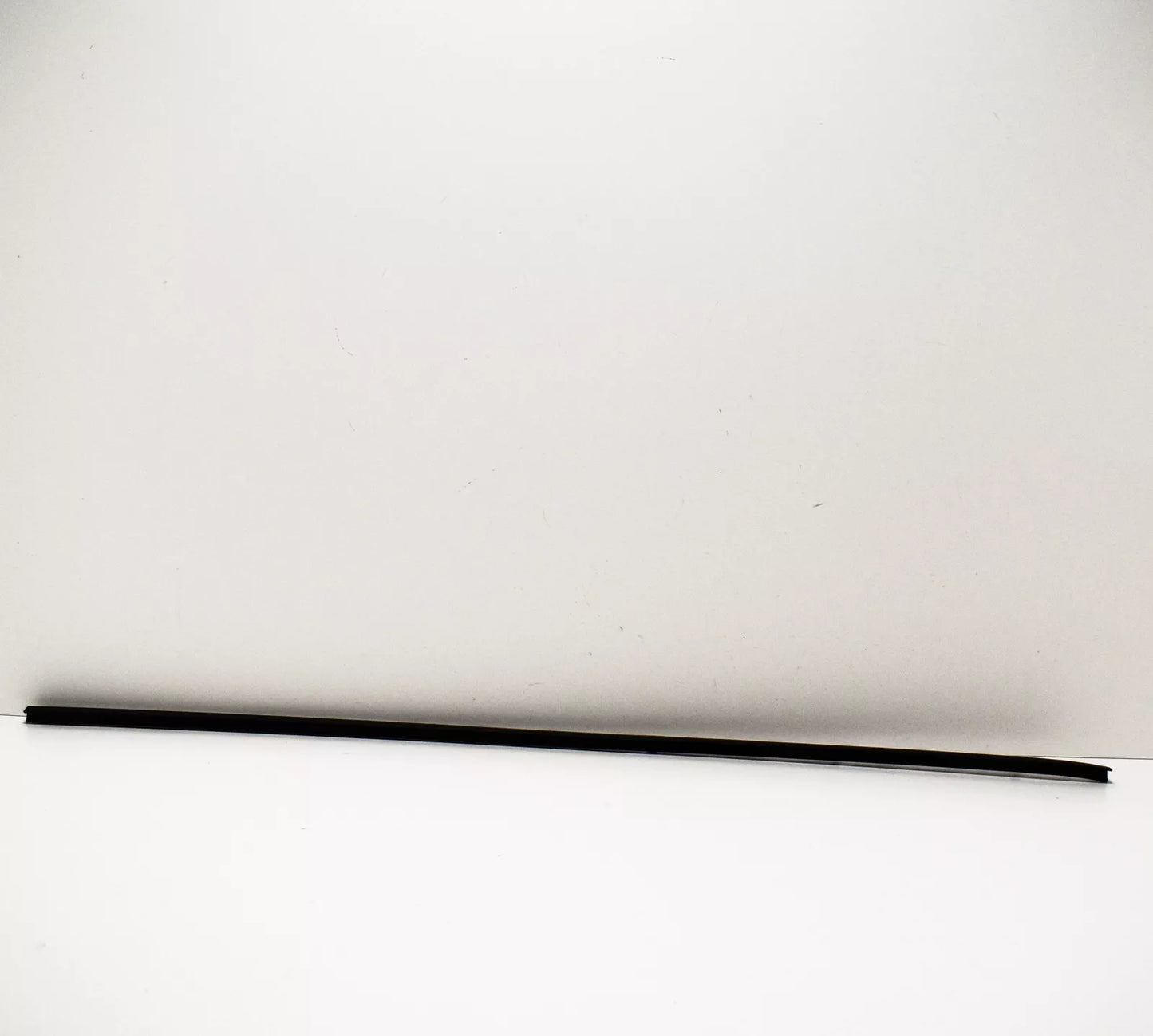 NEW MB SLC R172 FRONT LEFT DOOR SEAL LOWER WEATHERSTRIP A1727200354 ORIGINAL