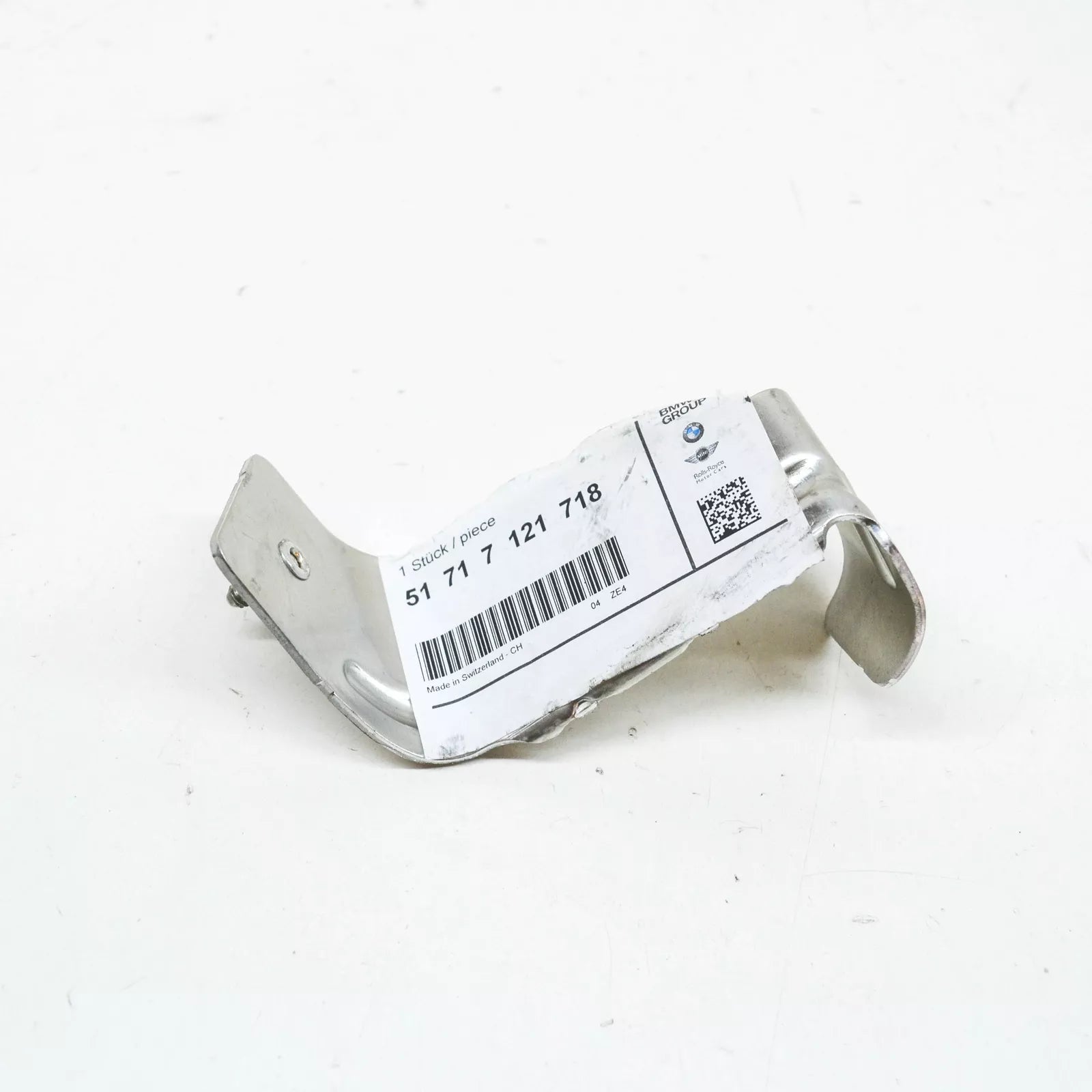 NEW BMW 5 E60 CENTER UNDERBODY PANELLING BRACKET 51717121718 ORIGINAL