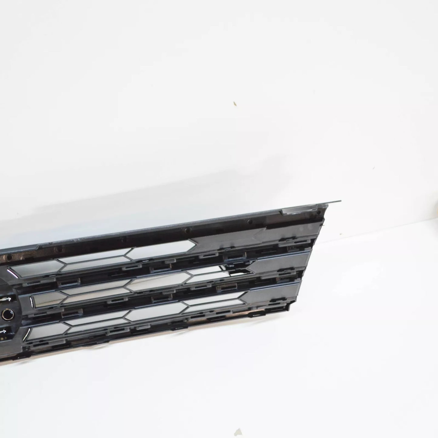 NEW VOLKSWAGEN TOUAREG 7P MK2 RADIATOR GRILLE 7P6853651MZLL ORIGINAL