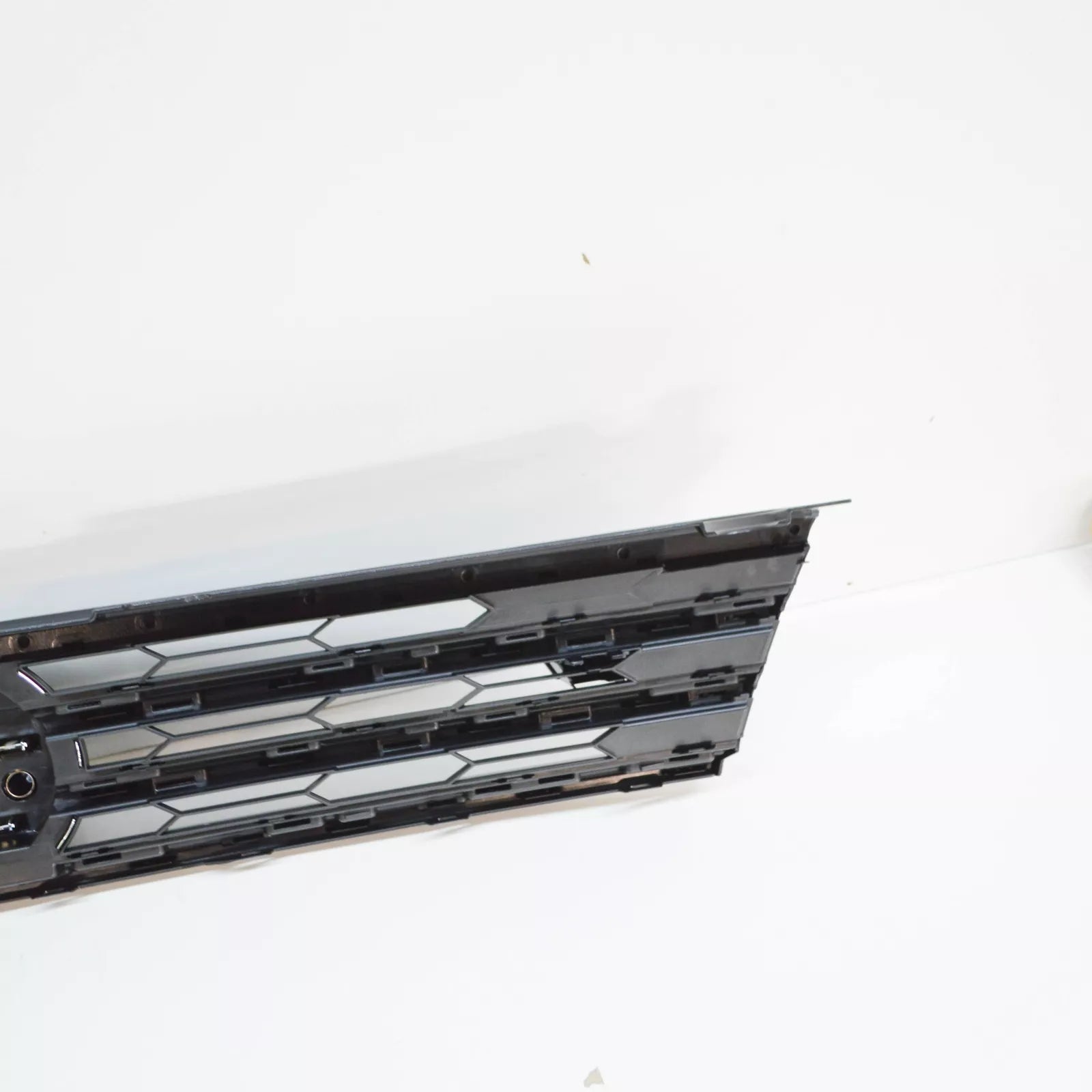 NEW VOLKSWAGEN TOUAREG 7P MK2 RADIATOR GRILLE 7P6853651MZLL ORIGINAL