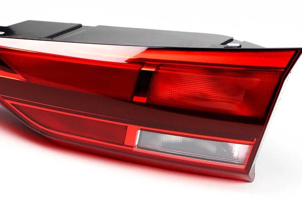NEW AUDI Q3 F3 REAR RIGHT SIDE TAILGATE TAILLIGHT 83A945076A