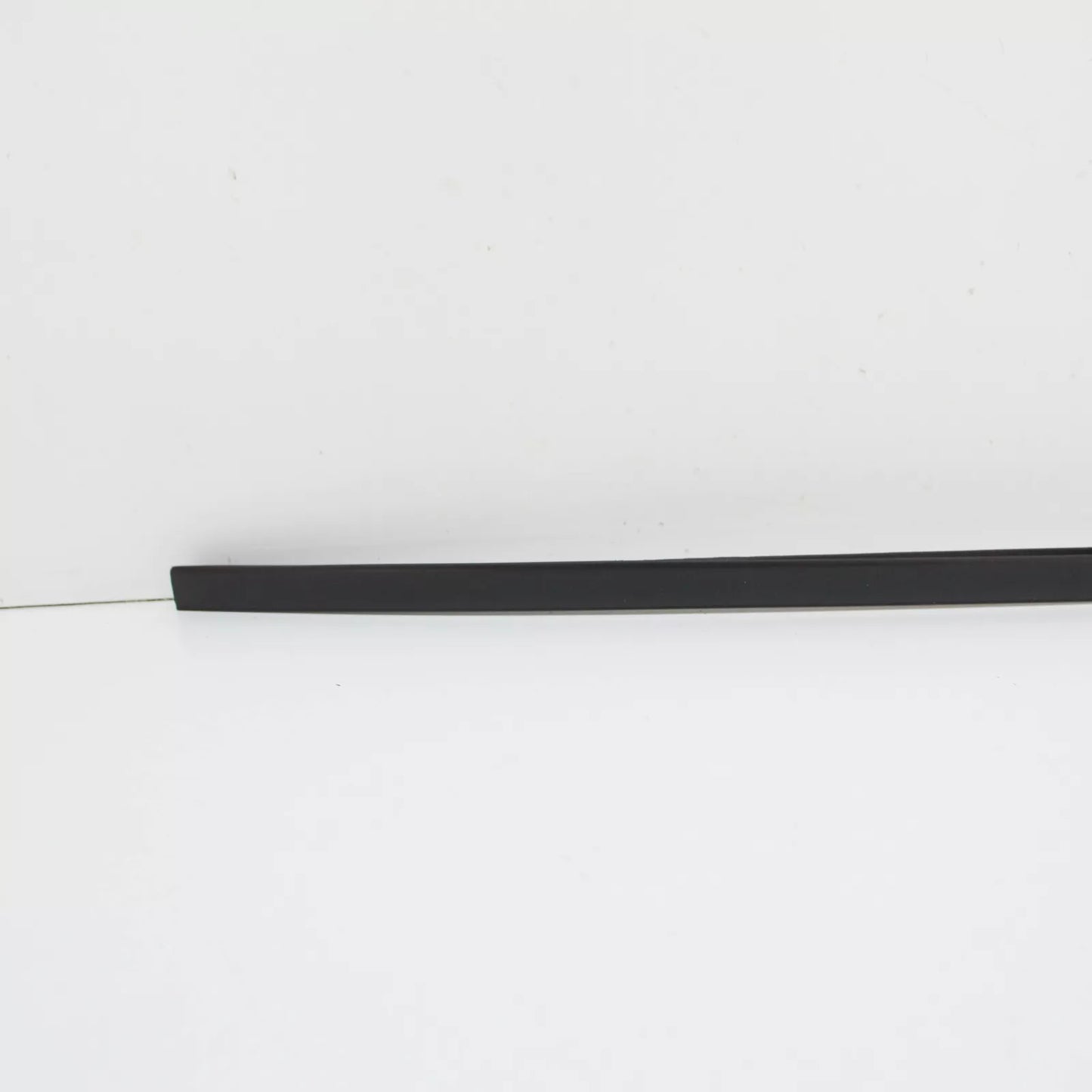 NEW VW TOUAREG 7L FRONT RIGHT WINDSHIELD MOLDING 7L68543289B9 ORIGINAL