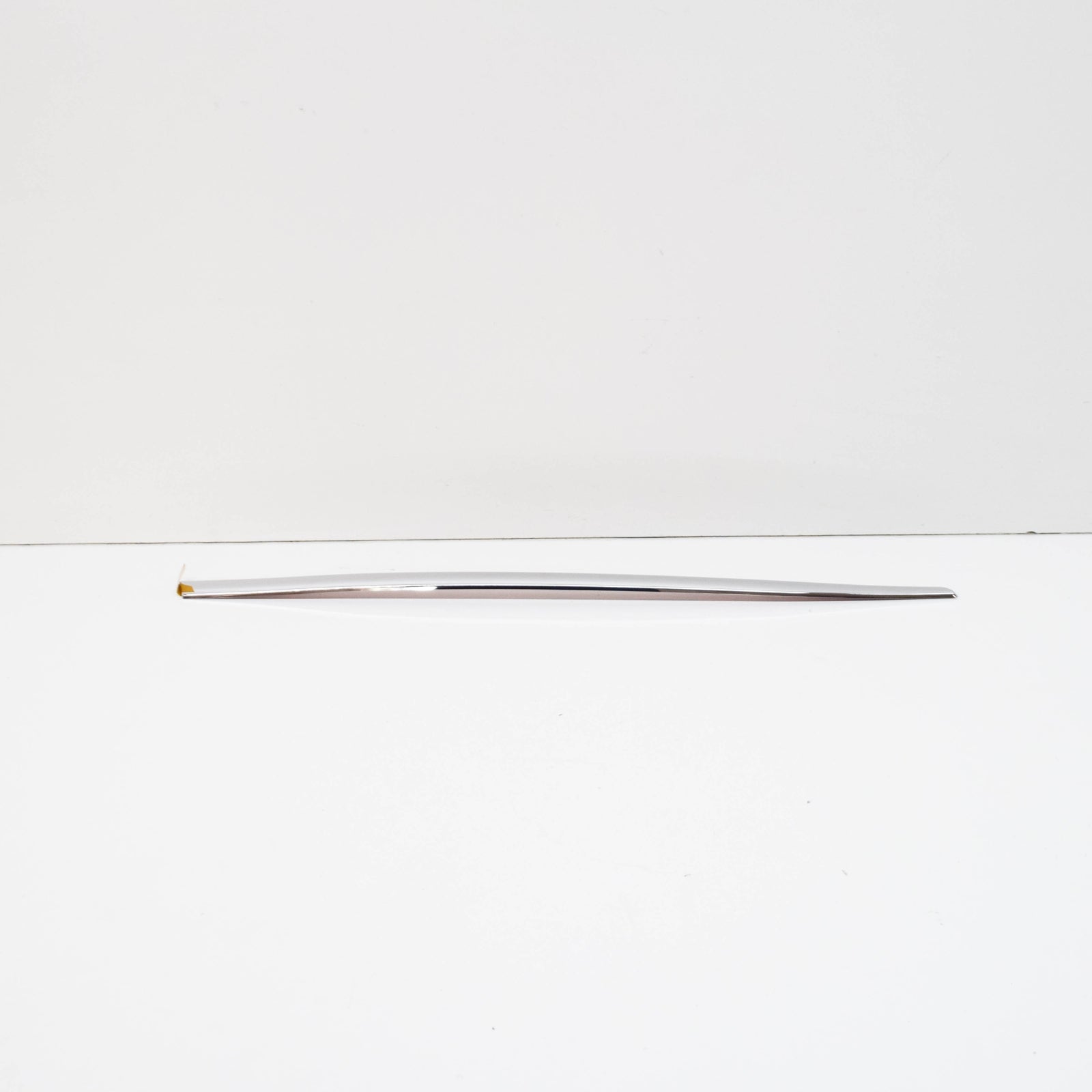 NEW MERCEDES-BENZ E COUPE C207 REAR RIGHT FENDER STRIP A2076980262 ORIGINAL