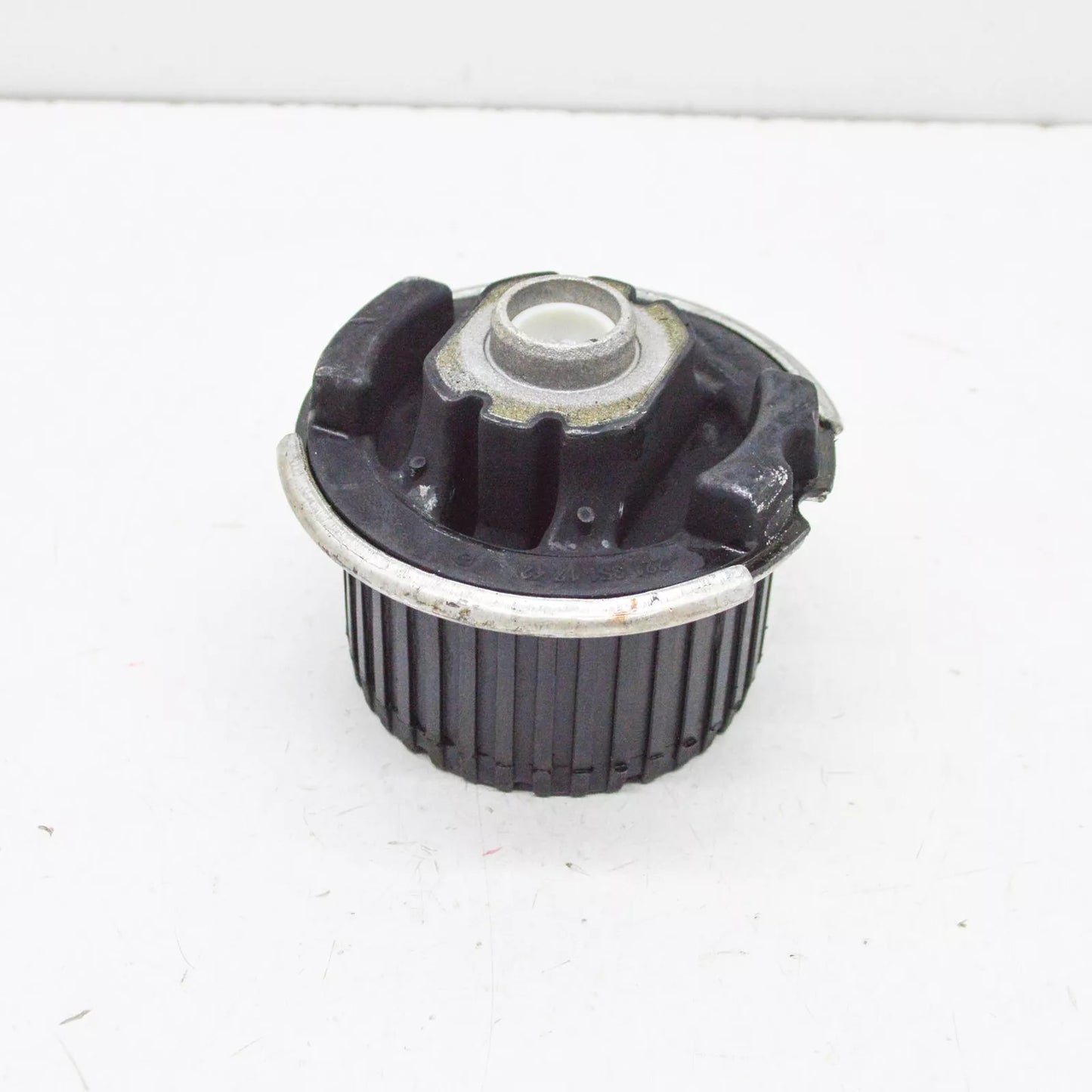 NEW MERCEDES-BENZ S W221 REAR AXLE BUSHING A2213511742