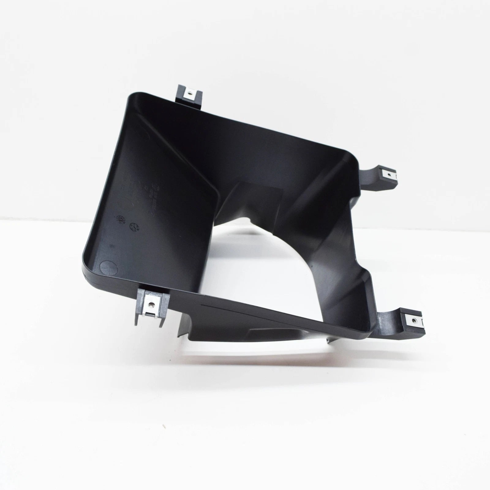 NEW BMW X6 F16 RIGHT RADIATOR AIR DUCT 51748057306 ORIGINAL