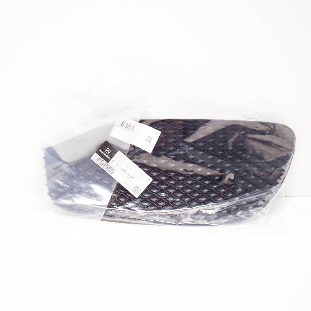 NEW MERCEDES-BENZ E-CLASS W213 FRONT RIGHT FOG LIGHT GRILL A2138851600 ORIGINAL