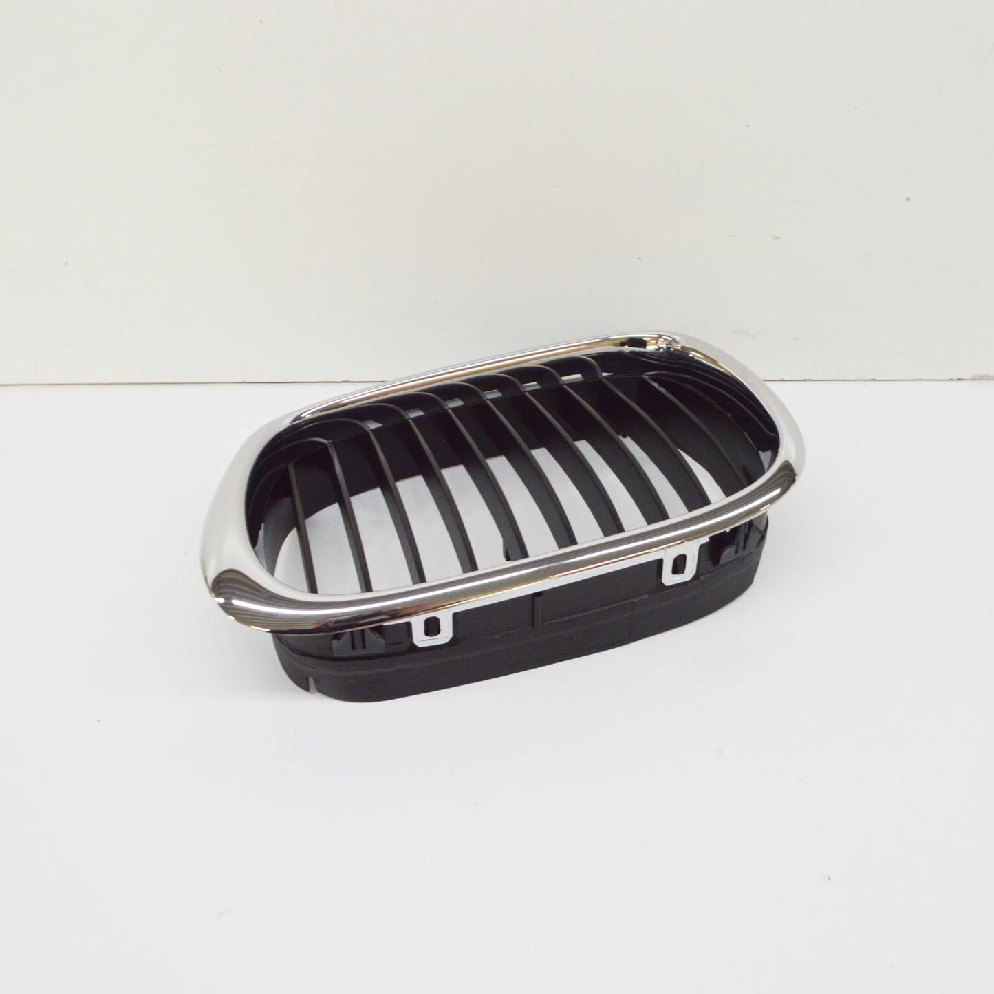 NEW BMW E39 SEDAN FRONT RADIATOR KIDNEY BLACK GRILLE LEFT 7005837 51137005837