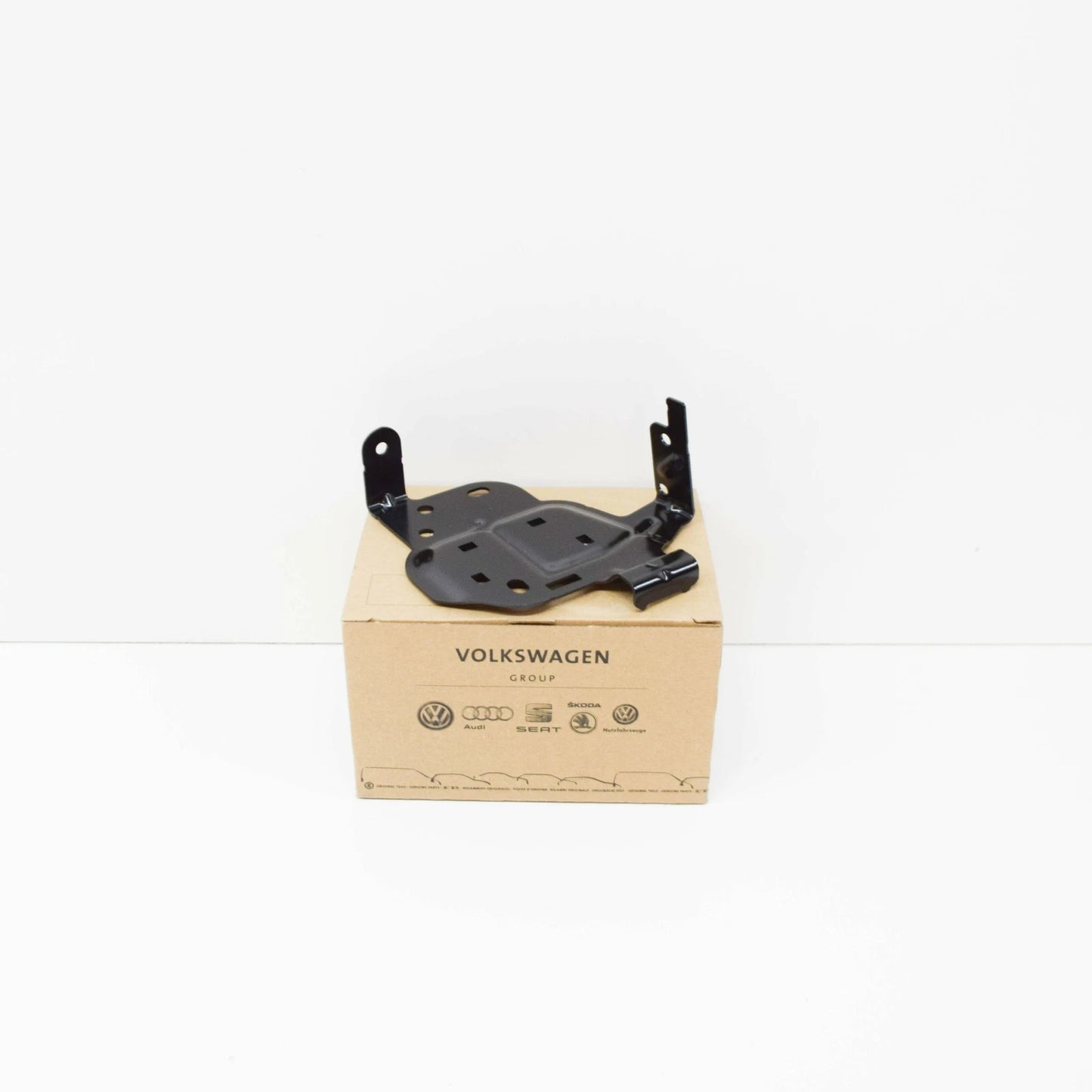 NEW AUDI R8 4S RETAINING PLATE 4S0823573 2018 ORIGINAL