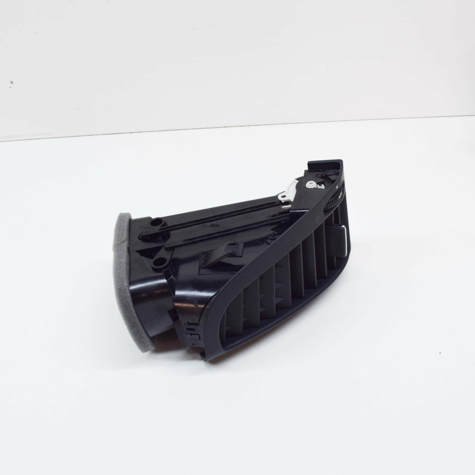 NEW MB VITO W639 DASHBOARD LEFT OUTSIDE LATERAL NOZZLE A63983001549F75 ORIGINAL