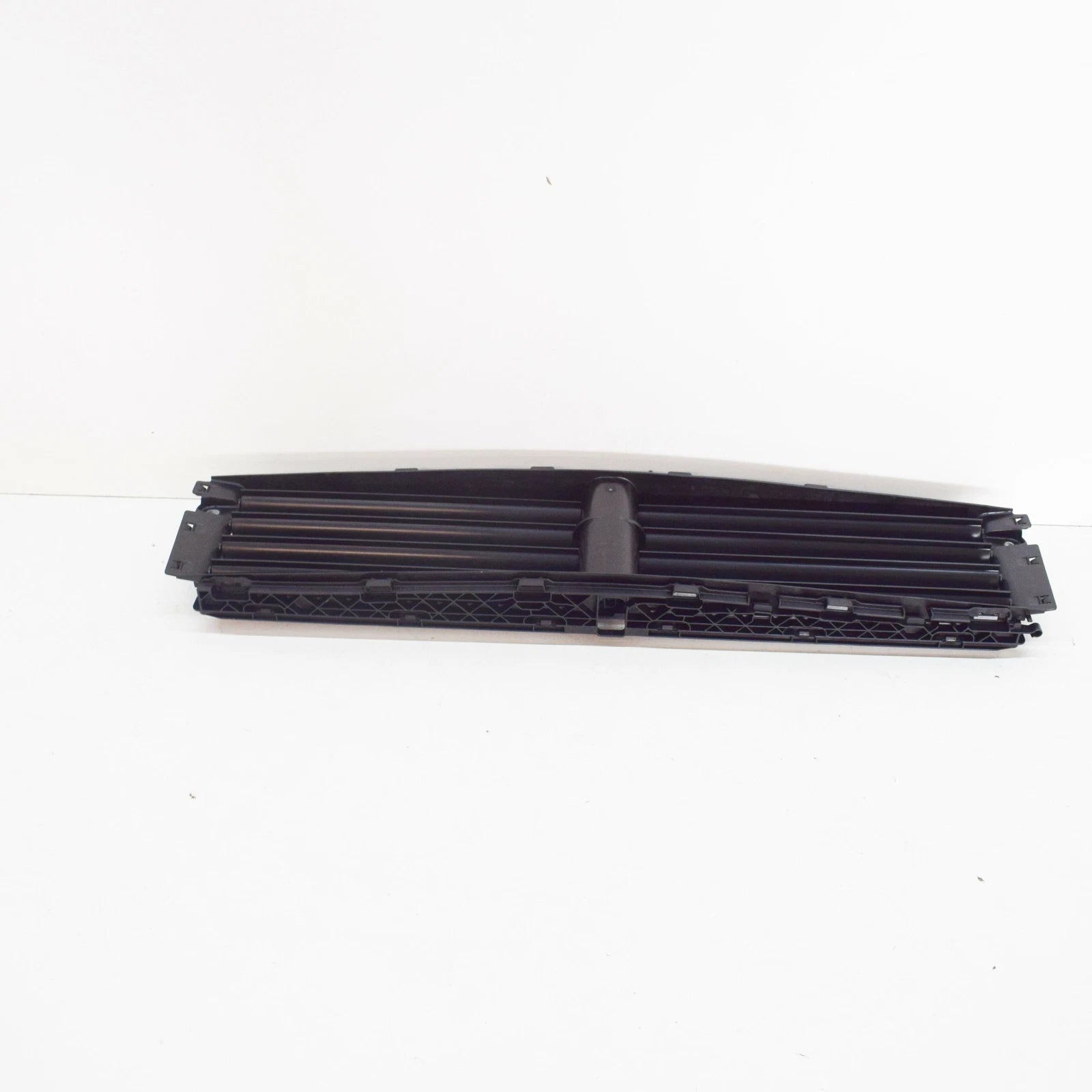 NEW VW JETTA A6 FRONT RADIATOR SHUTTER ASSEMBLY 5Q0122323A / 5Q0-122-323-A