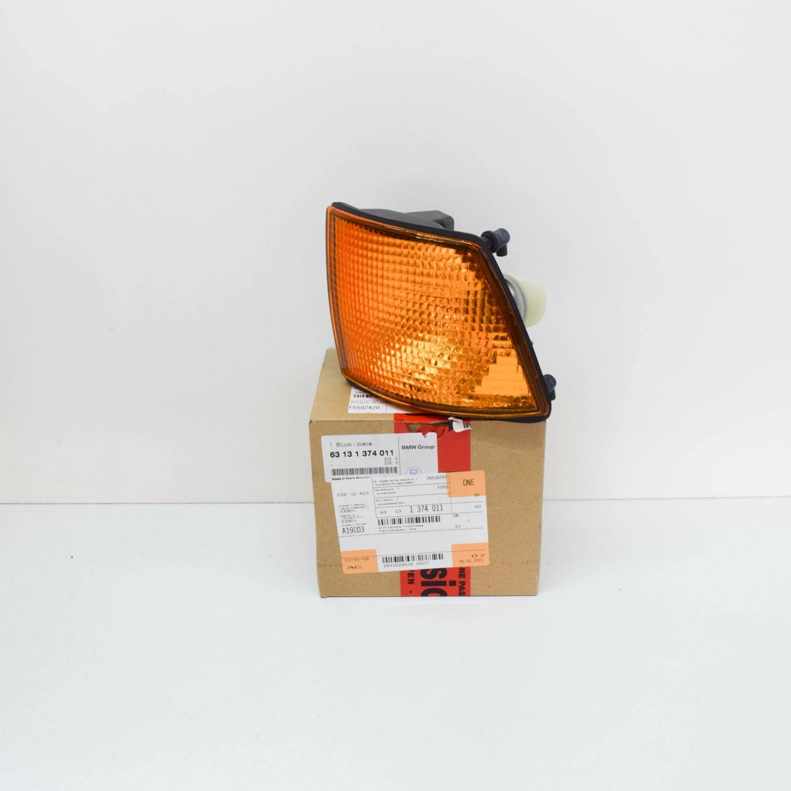 NEW BMW 7 E32 LEFT TURN SIGNAL INDICATOR CORNER 63131374011 ORIGINAL