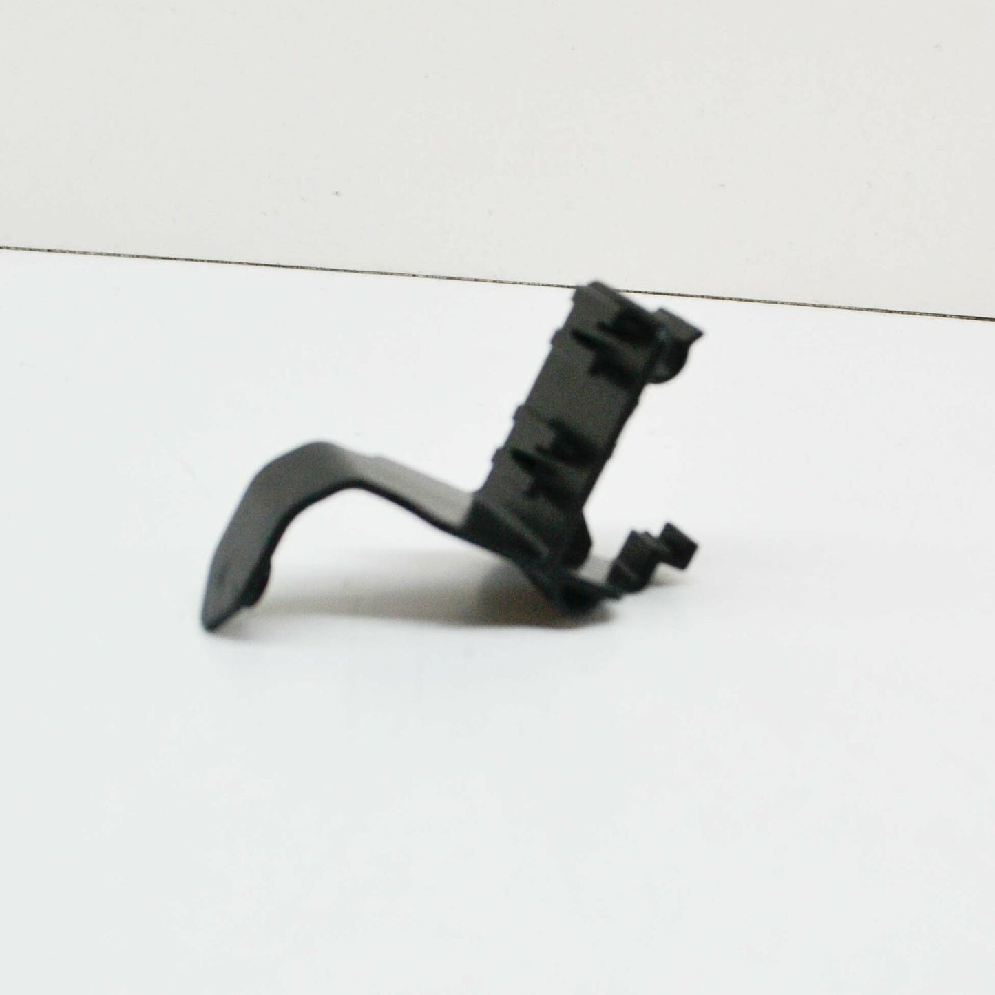 NEW MERCEDES-BENZ E W211 FRONT HARNESS CONNECTOR BRACKET A2115452340 ORIGINAL