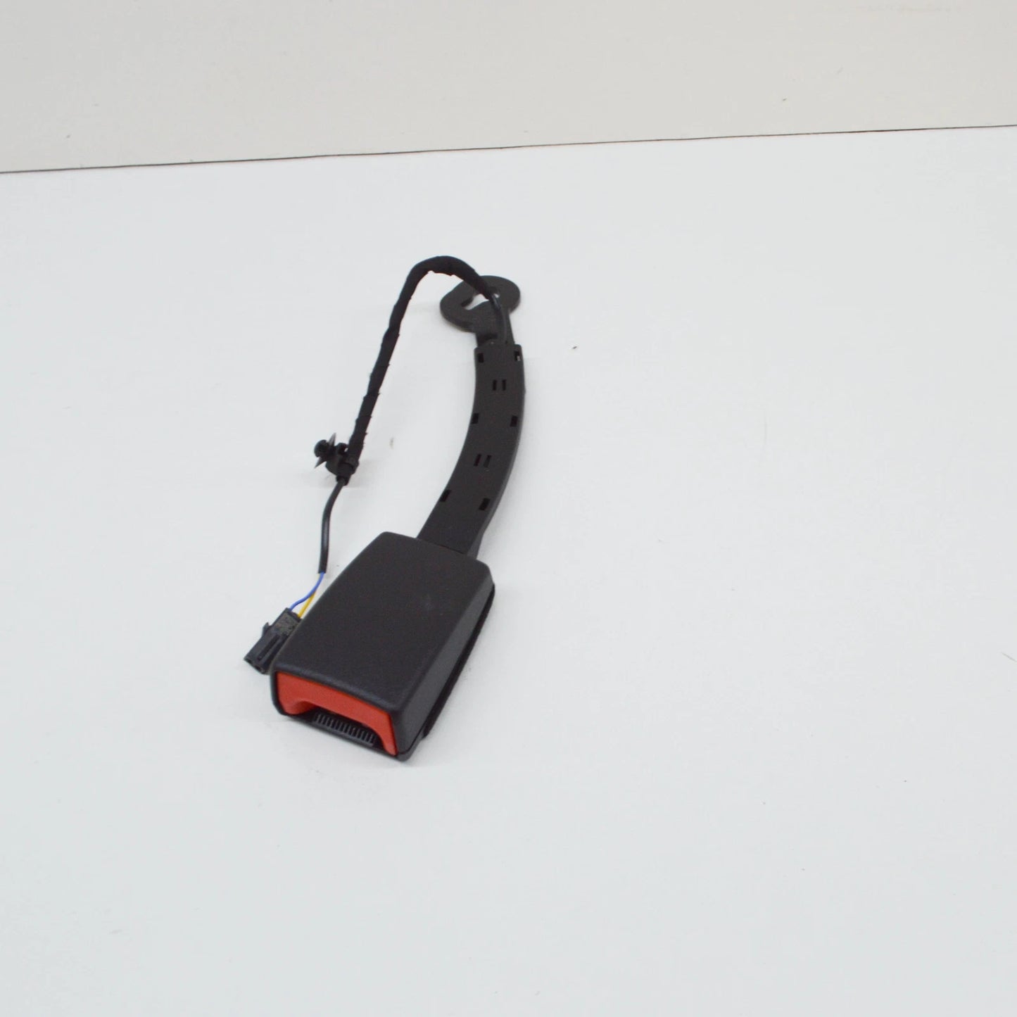 NEW VOLKSWAGEN GOLF MK7 FRONT RIGHT SEAT BELT LATCH 5G4857756EYLZ