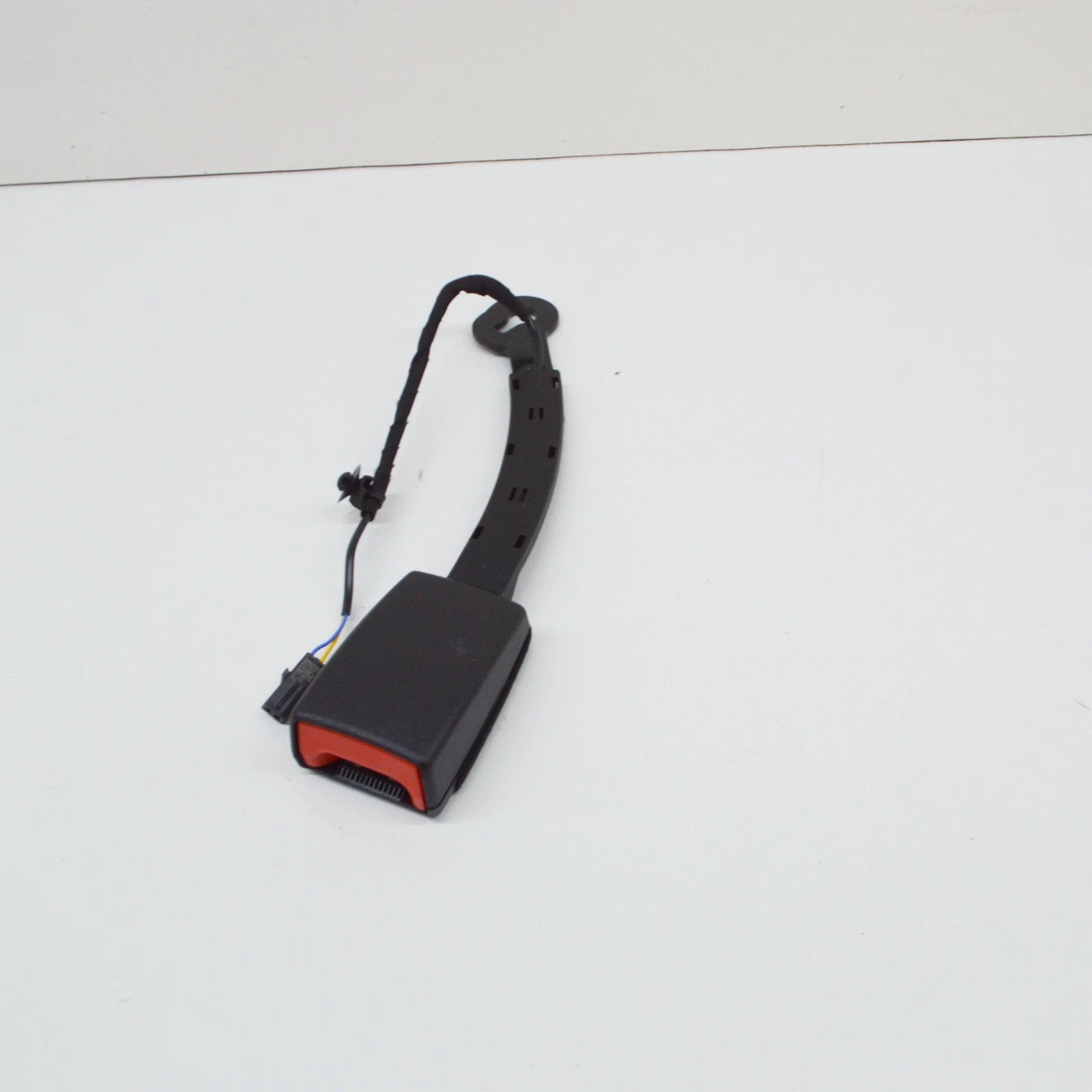 NEW VOLKSWAGEN GOLF MK7 FRONT RIGHT SEAT BELT LATCH 5G4857756EYLZ