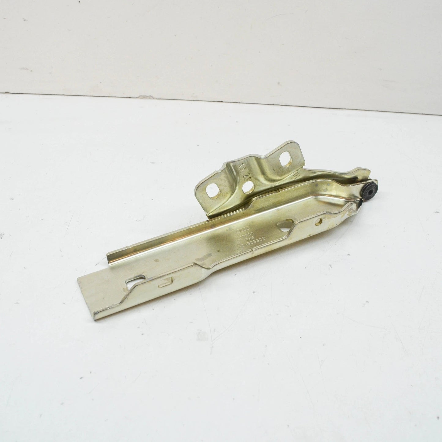 NEW AUDI A1 S1 GB FRONT RIGHT BONNET HOOD HINGE 82A823302 ORIGINAL