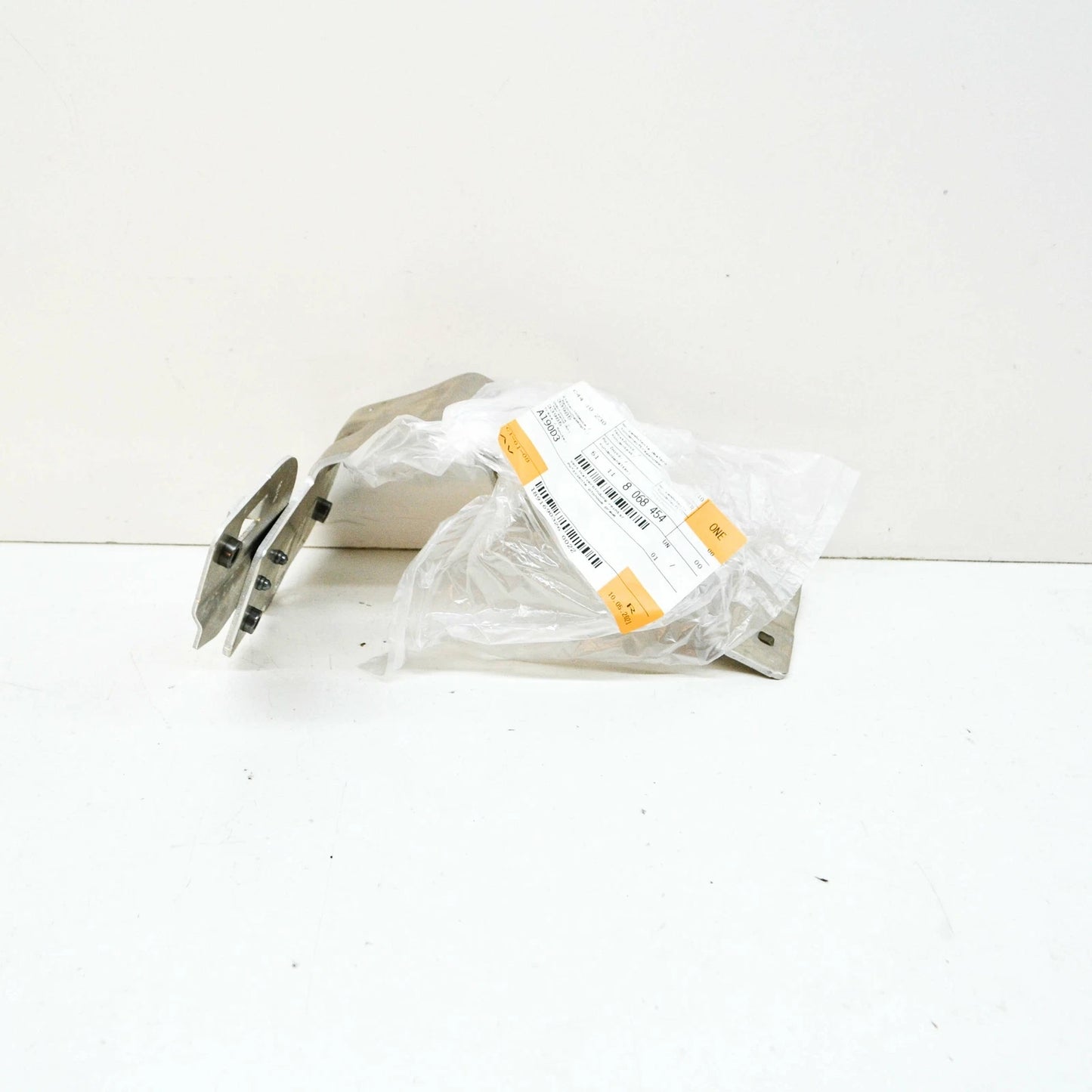 NEW BMW M5 F90 FRONT RIGHT VERTICAL CONNECTION SUPPORT 51118068454 ORIGINAL