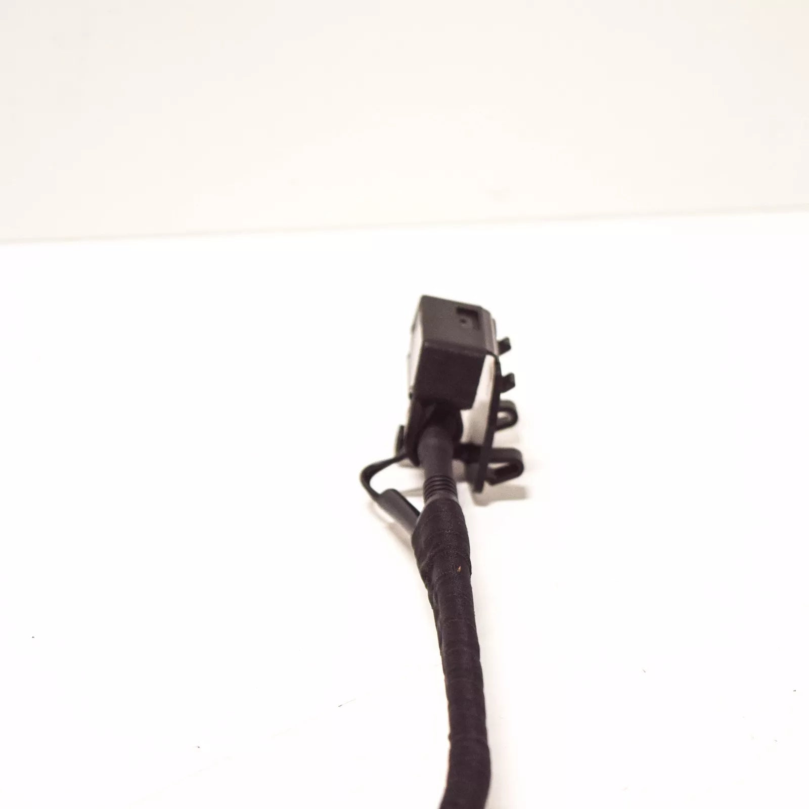 NEW BMW 5 F10 FRONT WINDSHIELD WASHER NOZZLE 61667205117 LHD ORIGINAL