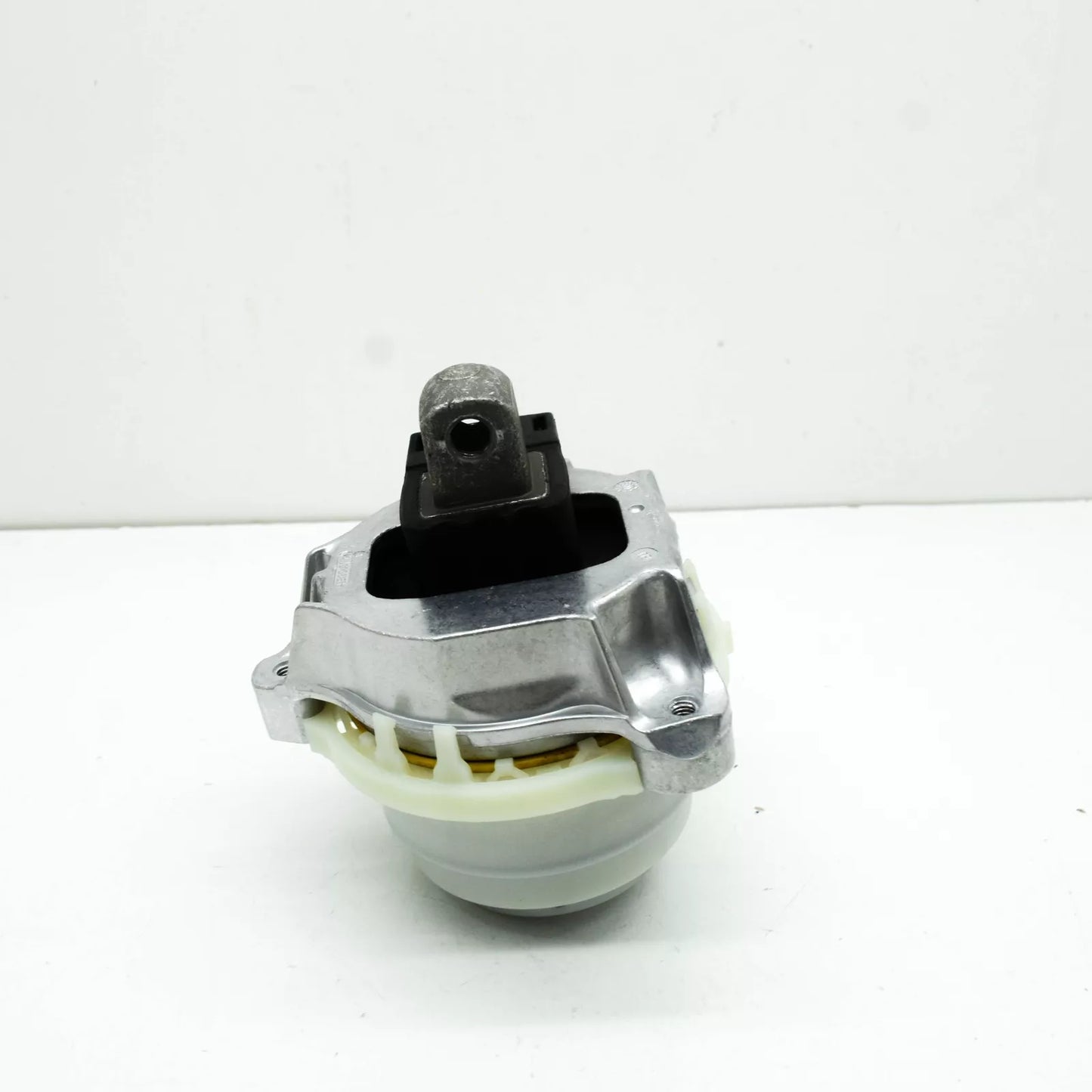 NEW BMW 5 G30 RIGHT SIDE ENGINE MOUNT 22116860486 ORIGINAL