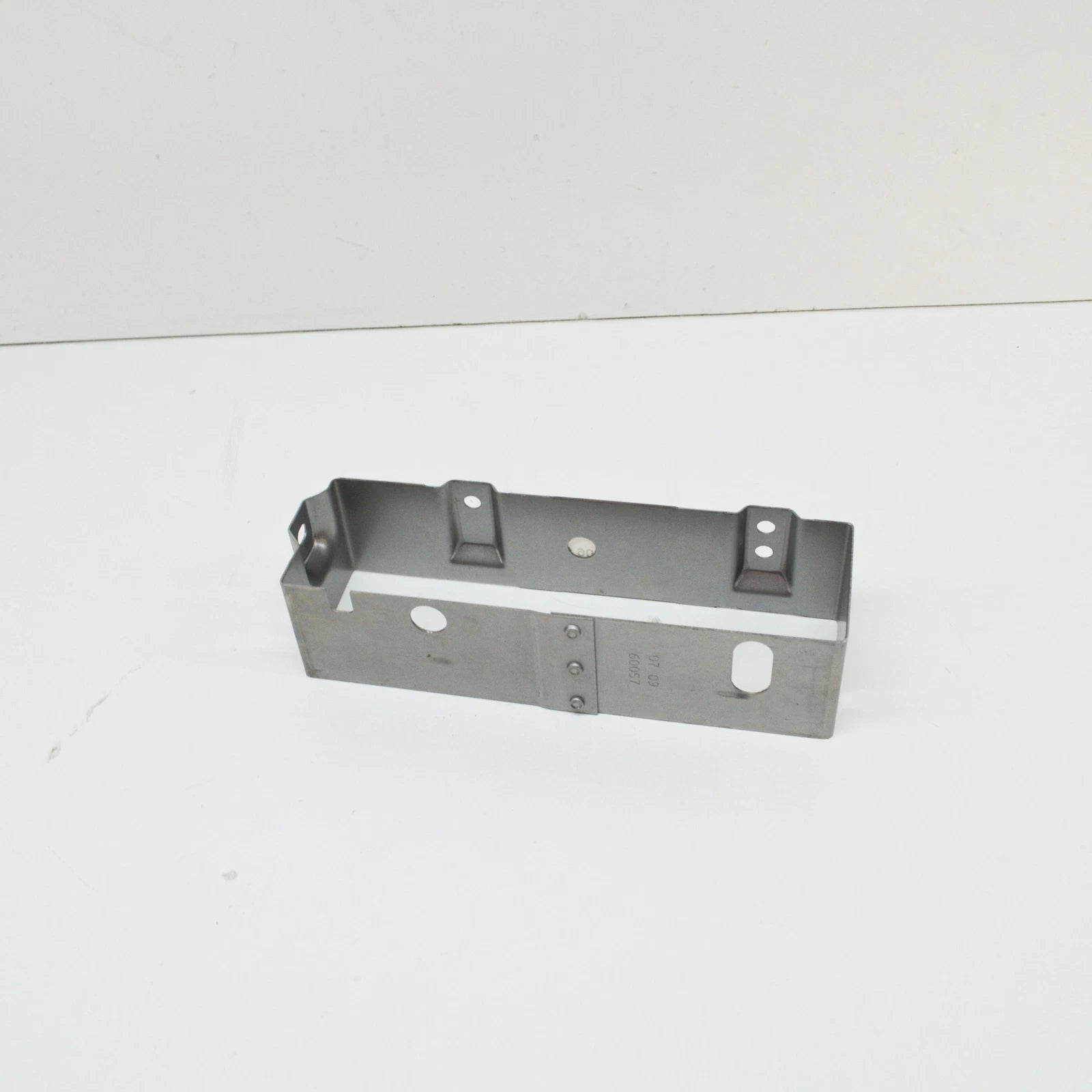 NEW BMW 5 E60 CD CHANGER BRACKET 6909318 65126909318 ORIGINAL