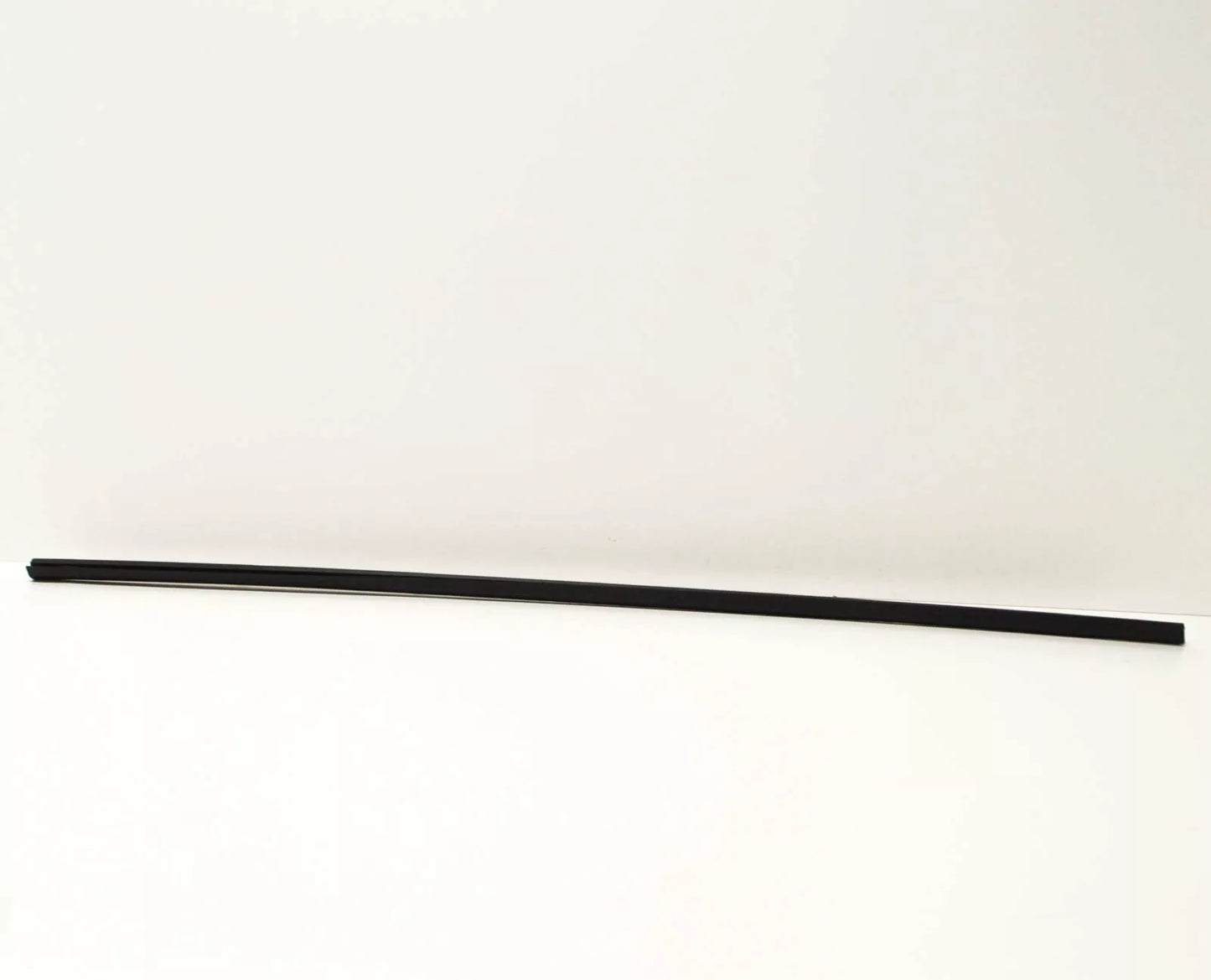 NEW MERCEDES-BENZ E W210 FRONT LEFT DOOR BOTTOM STRIP A2106900782