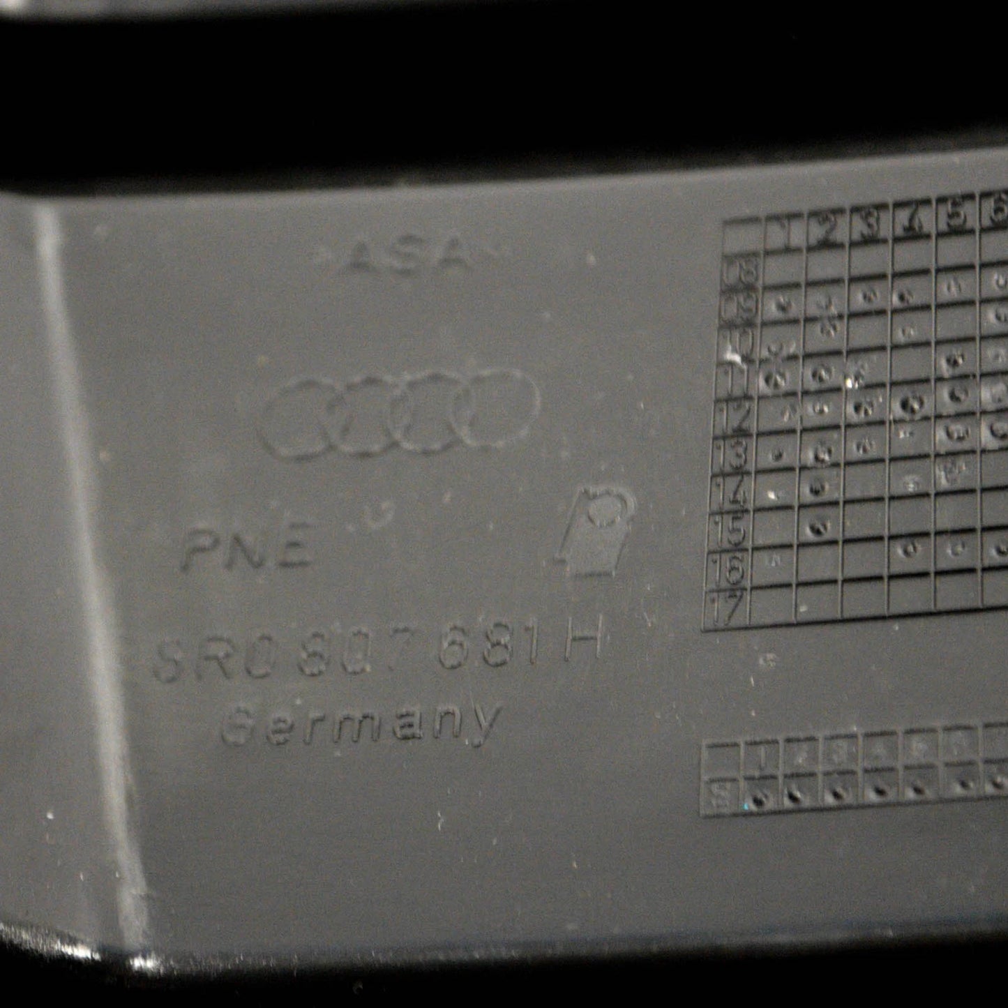 NEW AUDI Q5 8R FRONT RIGHT FOG LIGHT GRILLE 8R0807681G01C