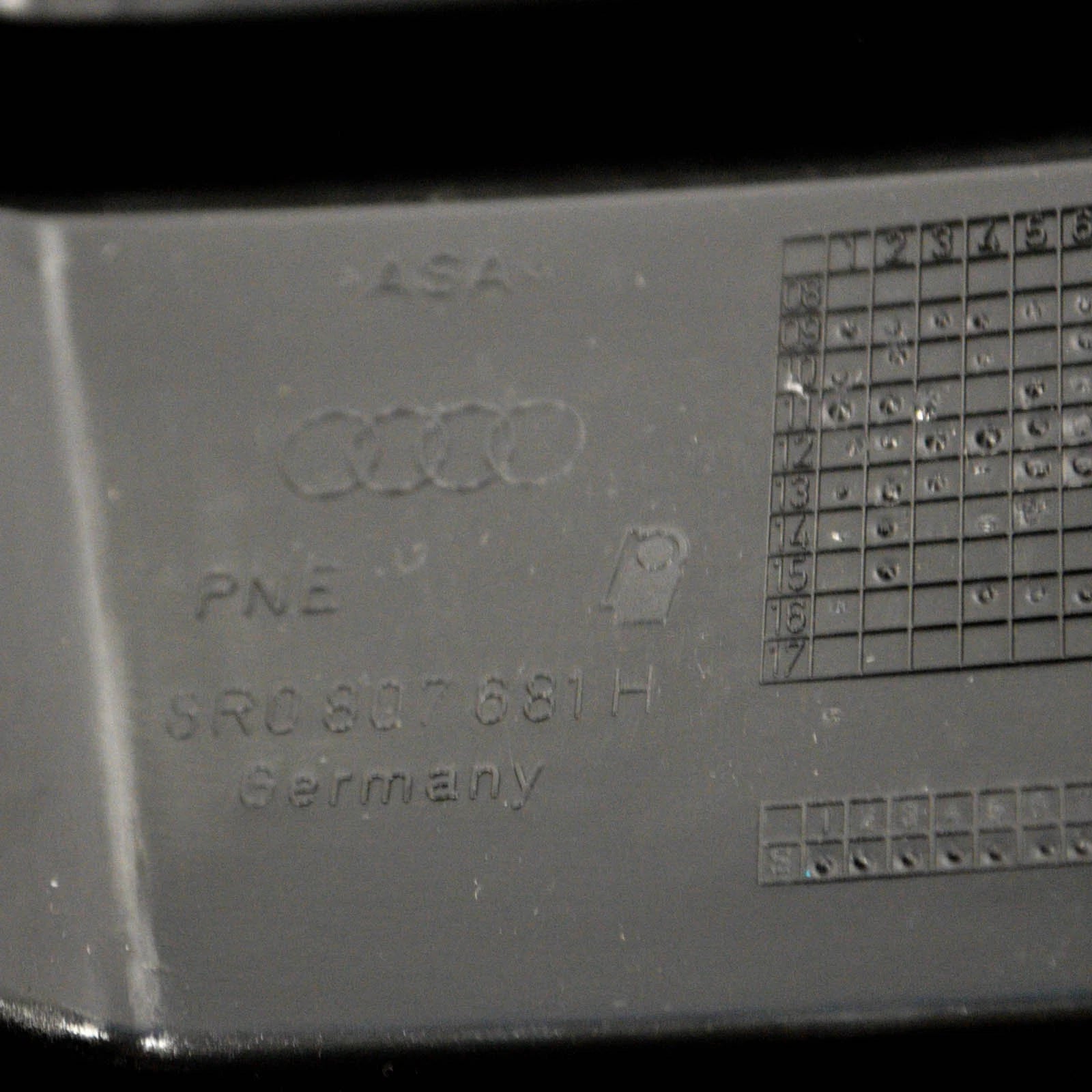 NEW AUDI Q5 8R FRONT RIGHT FOG LIGHT GRILLE 8R0807681G01C