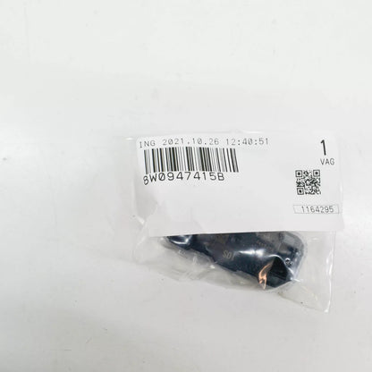 NEW AUDI A4 S4 AVANT QUATTRO B9 FRONT RIGHT FOOTWELL LIGHT 8W0947415B