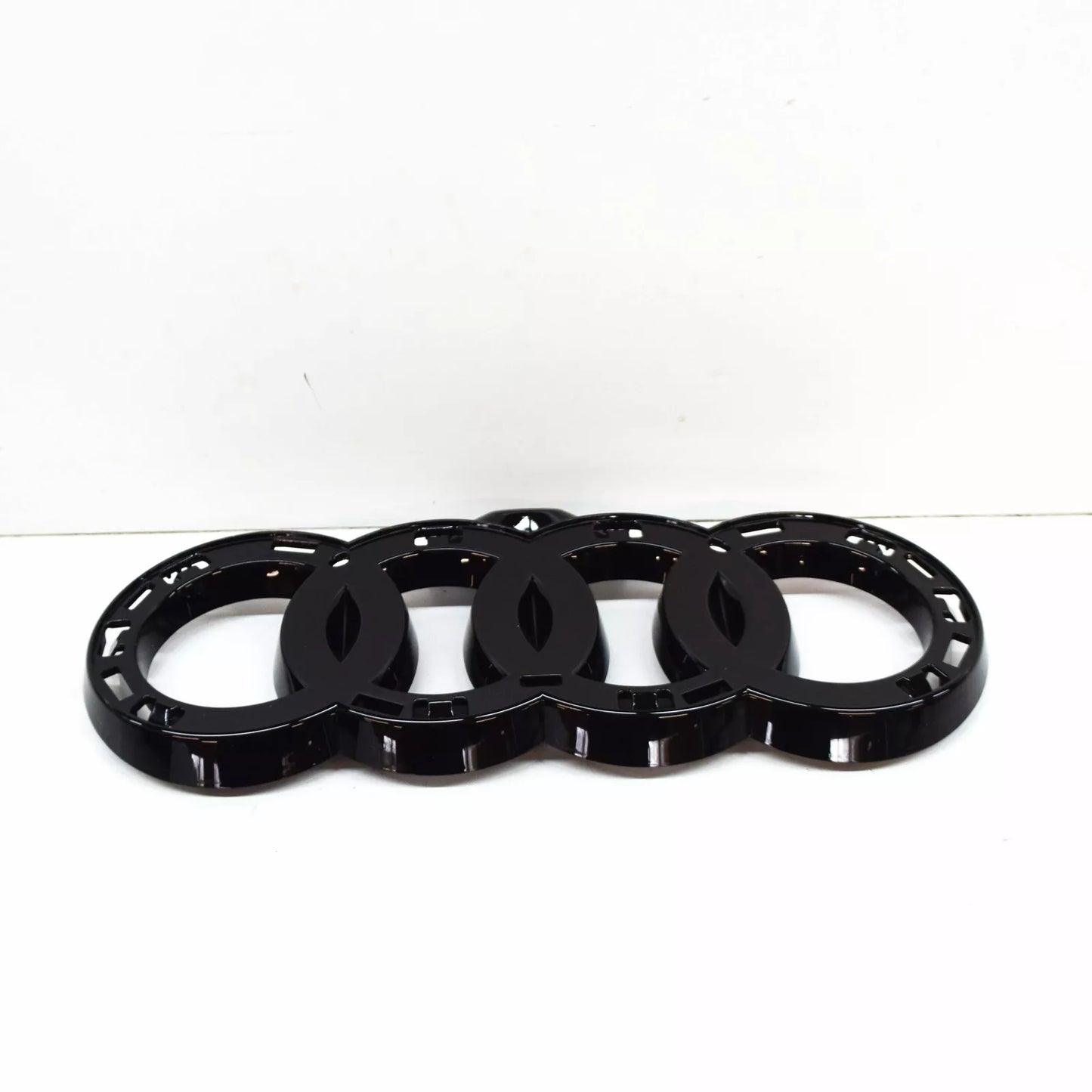 NEW AUDI RS7 4G8 FRONT RADIATOR GRILLE LOGO BRACKET 4G8853391AT94