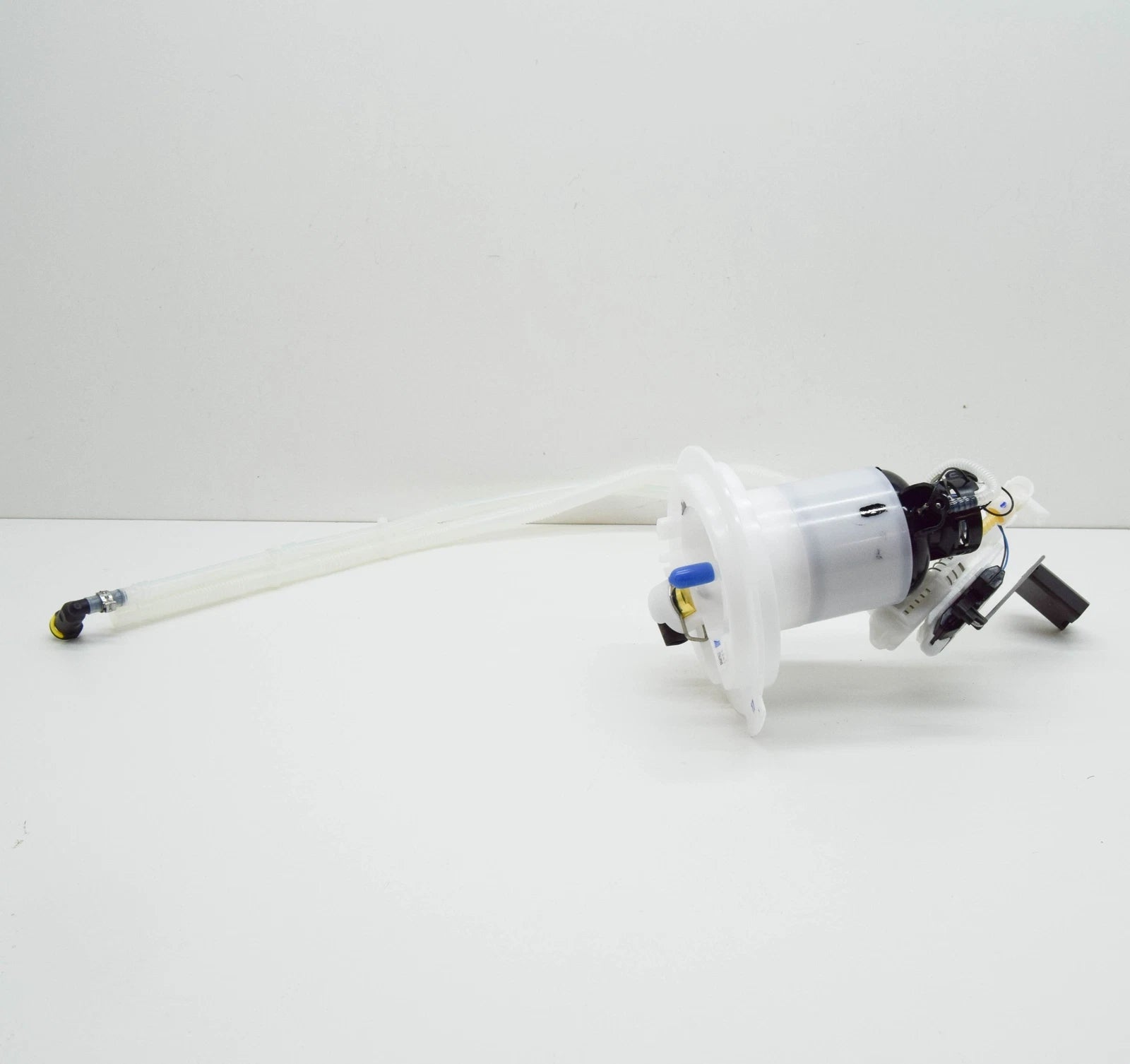 NEW MERCEDES-BENZ C W204 FUEL PUMP ASSEMBLY A2044704494 ORIGINAL