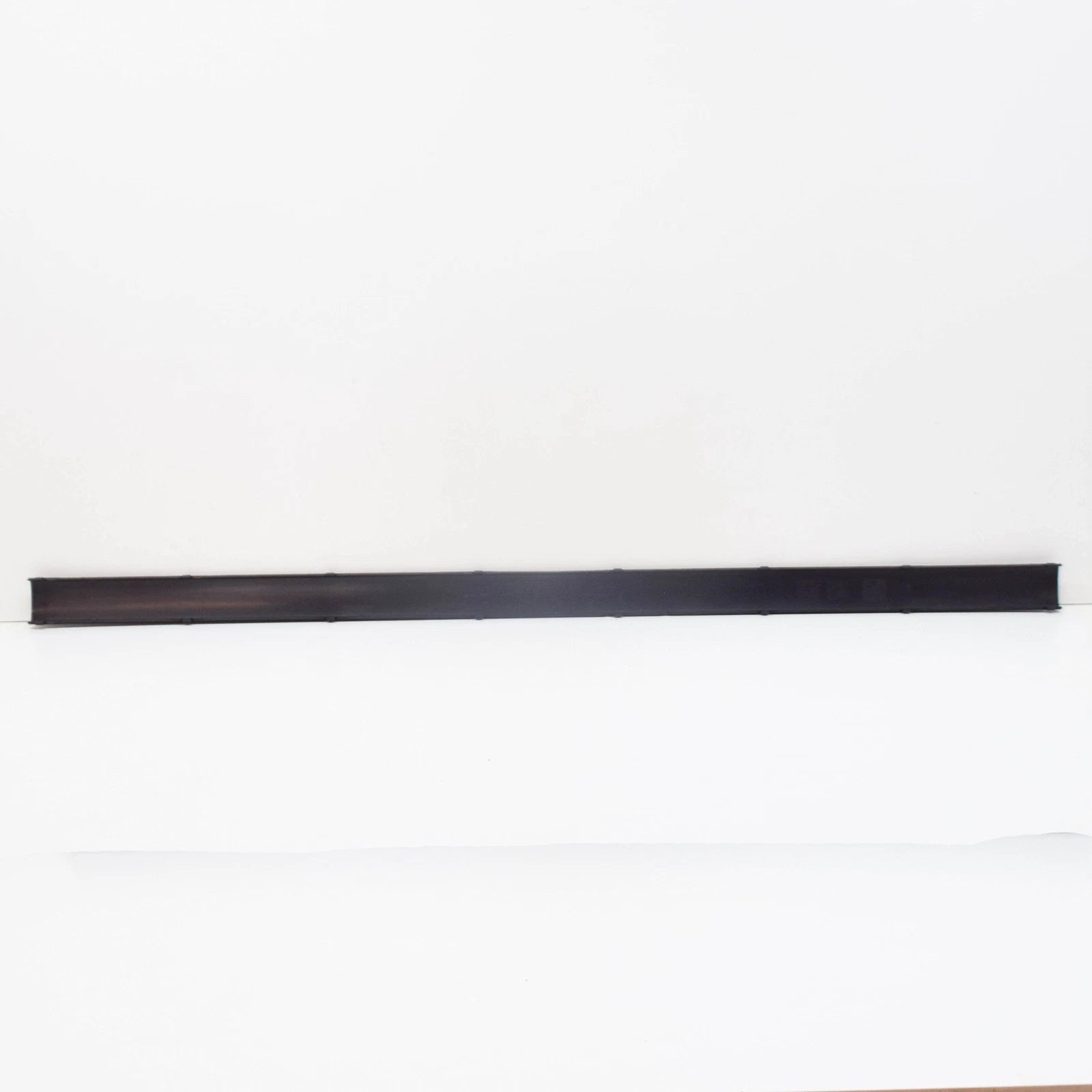 NEW BMW 3 E36 REAR BUMPER CENTER MOULDING 51121960725 1960725 ORIGINAL